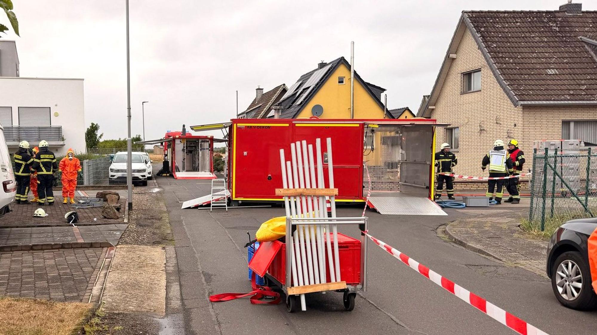 ZU sehen ist eine Einsatzstelle der Feuerwehr.