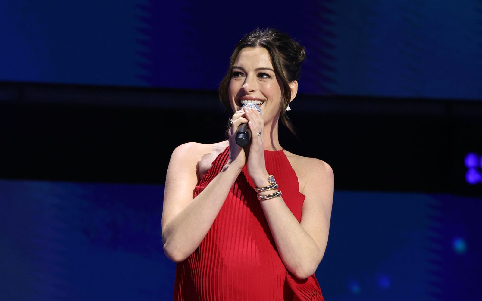 Anne Hathaway wurde beim D23-Event zur „Disney Legend“ ernannt. (Bild: 2026 Getty Images/Jesse Grant)