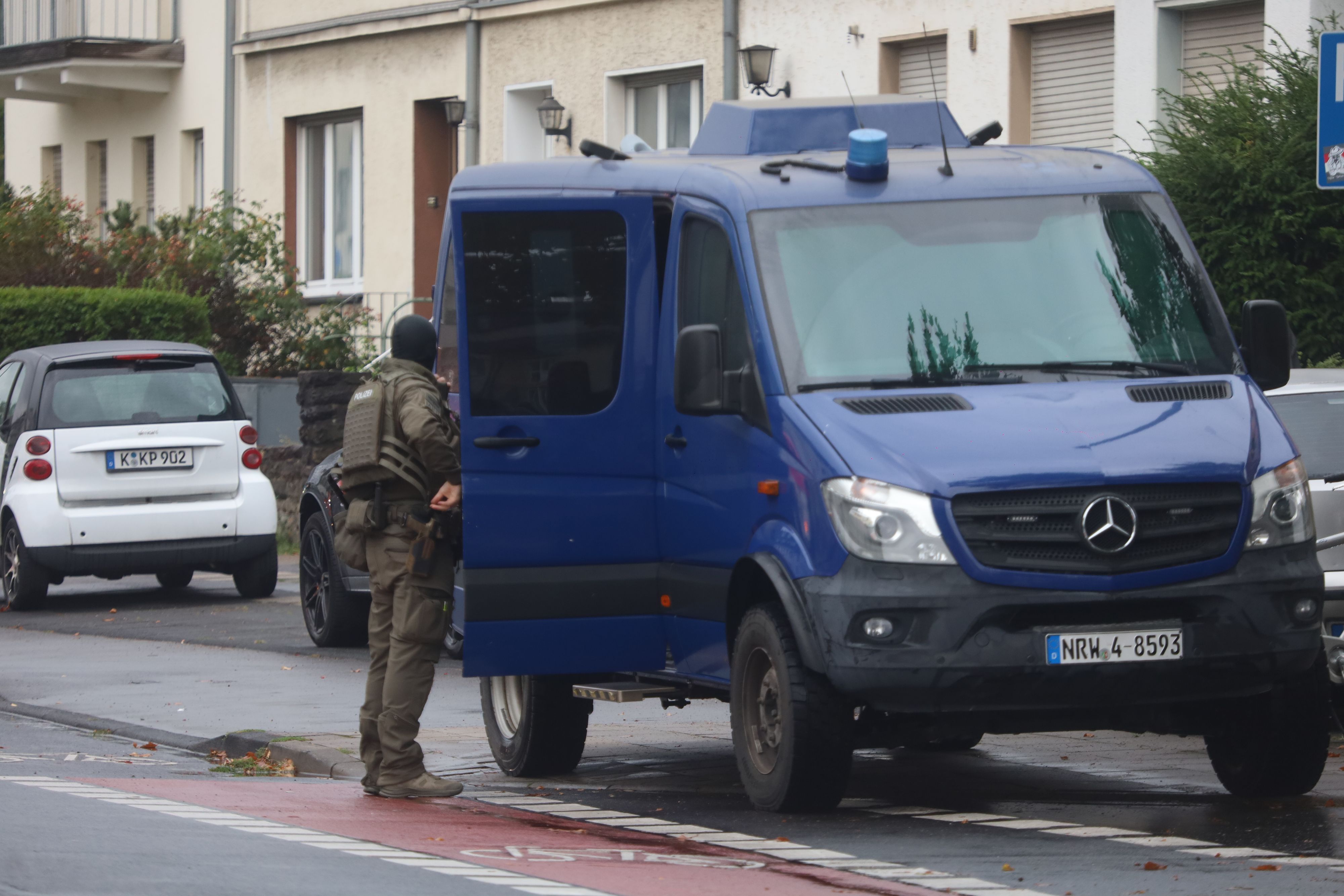 In Köln-Niehl ist ein Spezialeinsatzkommando der Polizei im Einsatz.