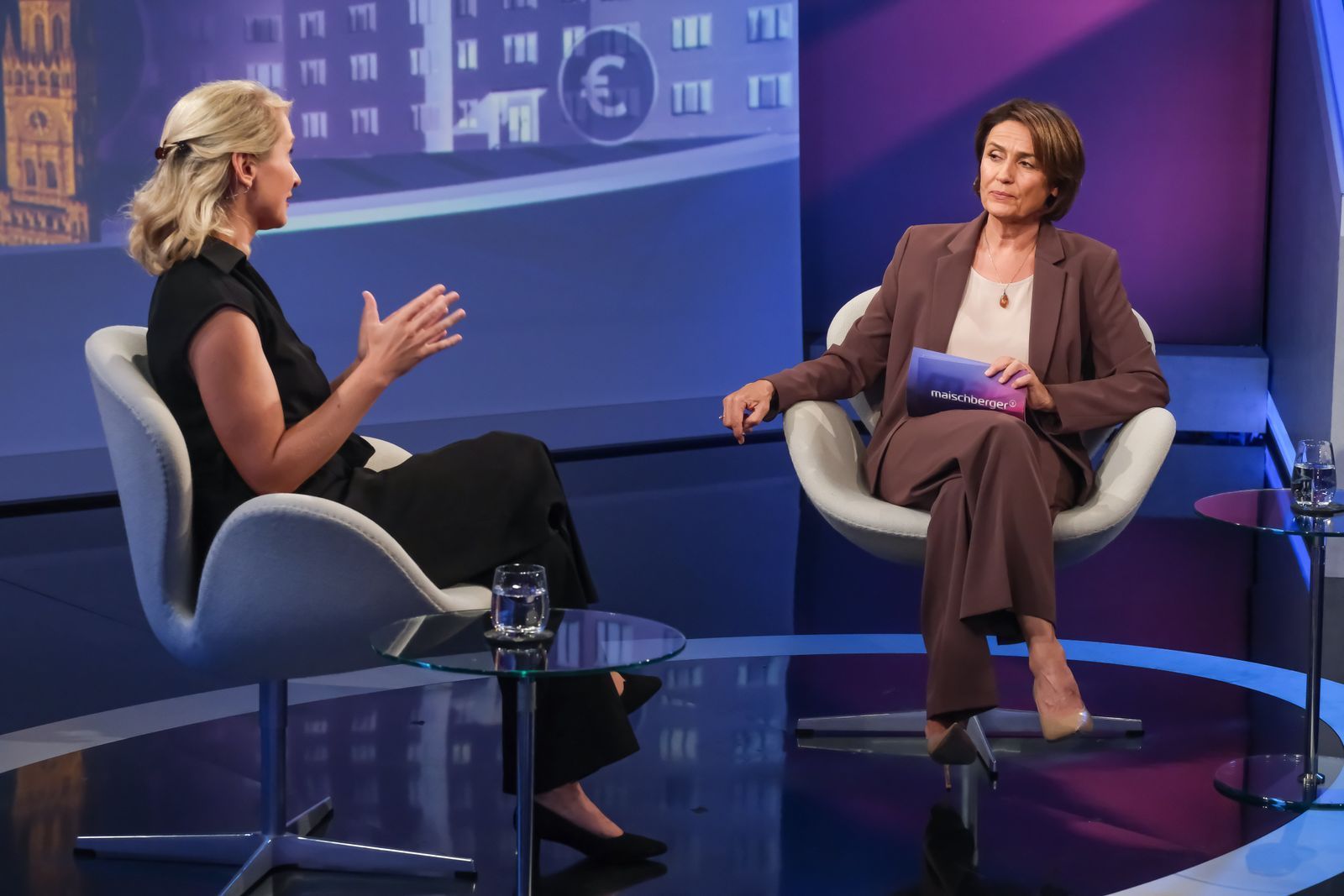 Linken-Chefin Ines Schwerdtner (links) wünscht sich nach den Abgeordnetenhauswahlen in Berlin eine Koalition mit Grünen und SPD. (Bild: WDR/ Oliver Ziebe)