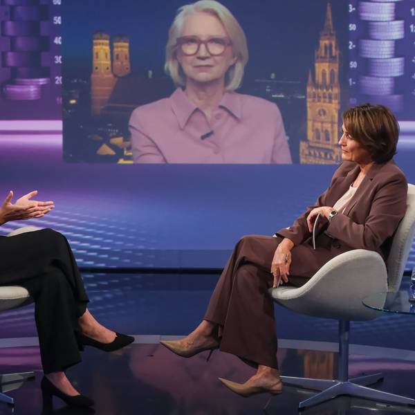 Monika Schnitzer (Mitte), Chefin der Wirtschaftsweisen, sprach sich bei „Maischberger“ gegen die Enteignung von Wohnungsbaugesellschaften aus. (Bild: WDR/ Oliver Ziebe)