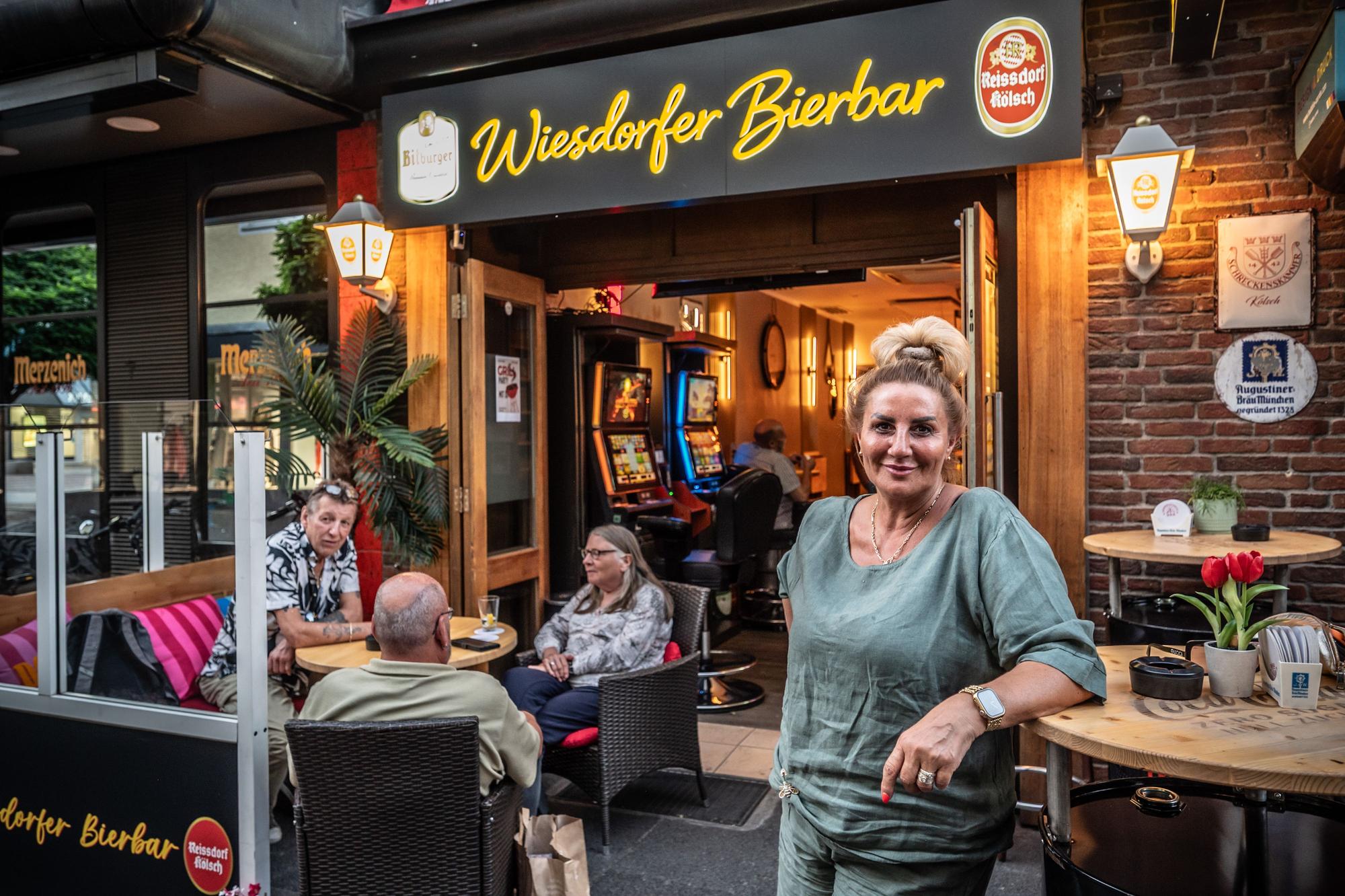 Violetta Prymus-Pietrzak betreibt in der Pfarrer-Schmitz-Straße die „Wiesdorfer Bierbar“.