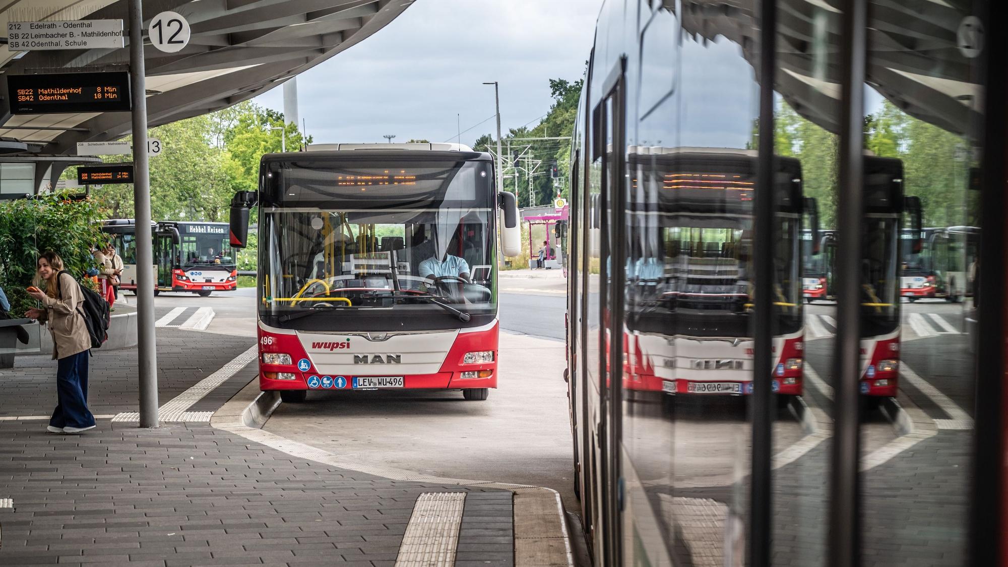 Wupsi-Busse in Leverkusen Mitte: Das Unternehmen wird mindestens bis Ende 2030 von Marc Kretkowski geführt.