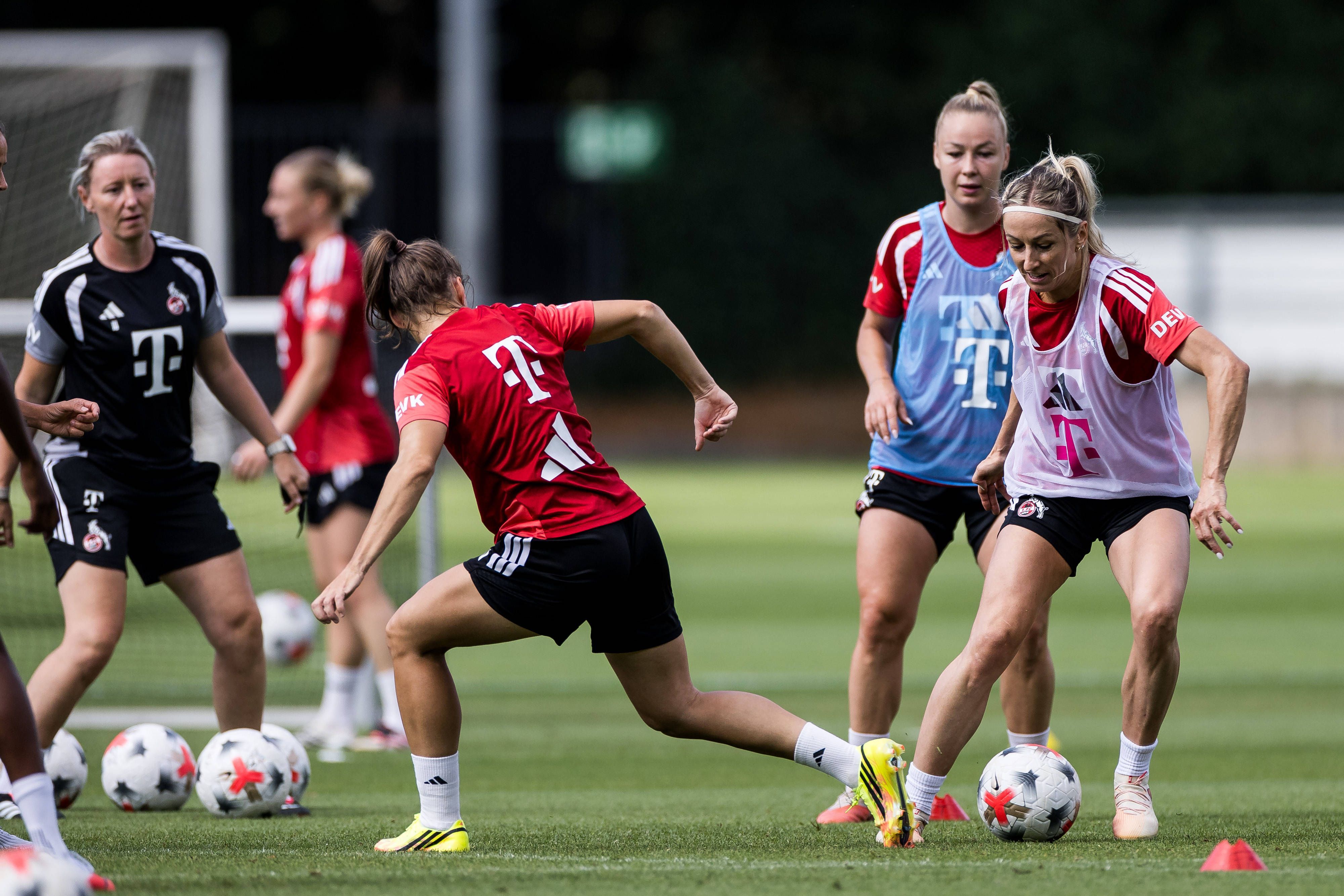 Training 1. FC Köln Frauen 06.08.2026 KÖLN, DEUTSCHLAND - AUGUST 06: Kathrin Kathy Henrichs 1. FC Köln, 4 am Ball gegen Dora Zeller 1. FC Köln, 19 während einer Trainingseinheit der Frauen des 1. FC Köln auf Platz 7 des Geissbockheims am 06.08.2026 in Köln, Deutschland *** Training: 1. FC Köln Women, August 6, 2026, Cologne, Germany. August 6, Kathrin Kathy Henrichs, 1. FC Köln, 4 with the ball against Dora Zeller 1 of 1 FC Köln, 19 during a training session for the 1 FC Köln womens team on Field 7 at the Geissbockheim on August 6, 2026, in Cologne, Germany Copyright: xBEAUTIFULxSPORTS/Wunderlx