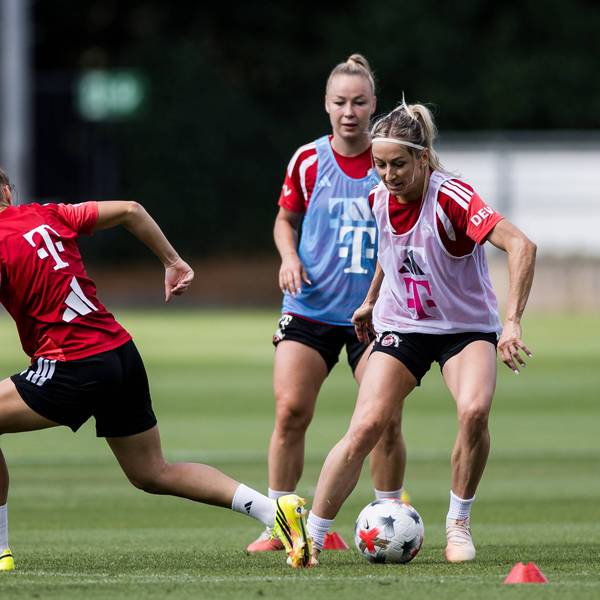 Training 1. FC Köln Frauen 06.08.2026 KÖLN, DEUTSCHLAND - AUGUST 06: Kathrin Kathy Henrichs 1. FC Köln, 4 am Ball gegen Dora Zeller 1. FC Köln, 19 während einer Trainingseinheit der Frauen des 1. FC Köln auf Platz 7 des Geissbockheims am 06.08.2026 in Köln, Deutschland *** Training: 1. FC Köln Women, August 6, 2026, Cologne, Germany. August 6, Kathrin Kathy Henrichs, 1. FC Köln, 4 with the ball against Dora Zeller 1 of 1 FC Köln, 19 during a training session for the 1 FC Köln womens team on Field 7 at the Geissbockheim on August 6, 2026, in Cologne, Germany Copyright: xBEAUTIFULxSPORTS/Wunderlx