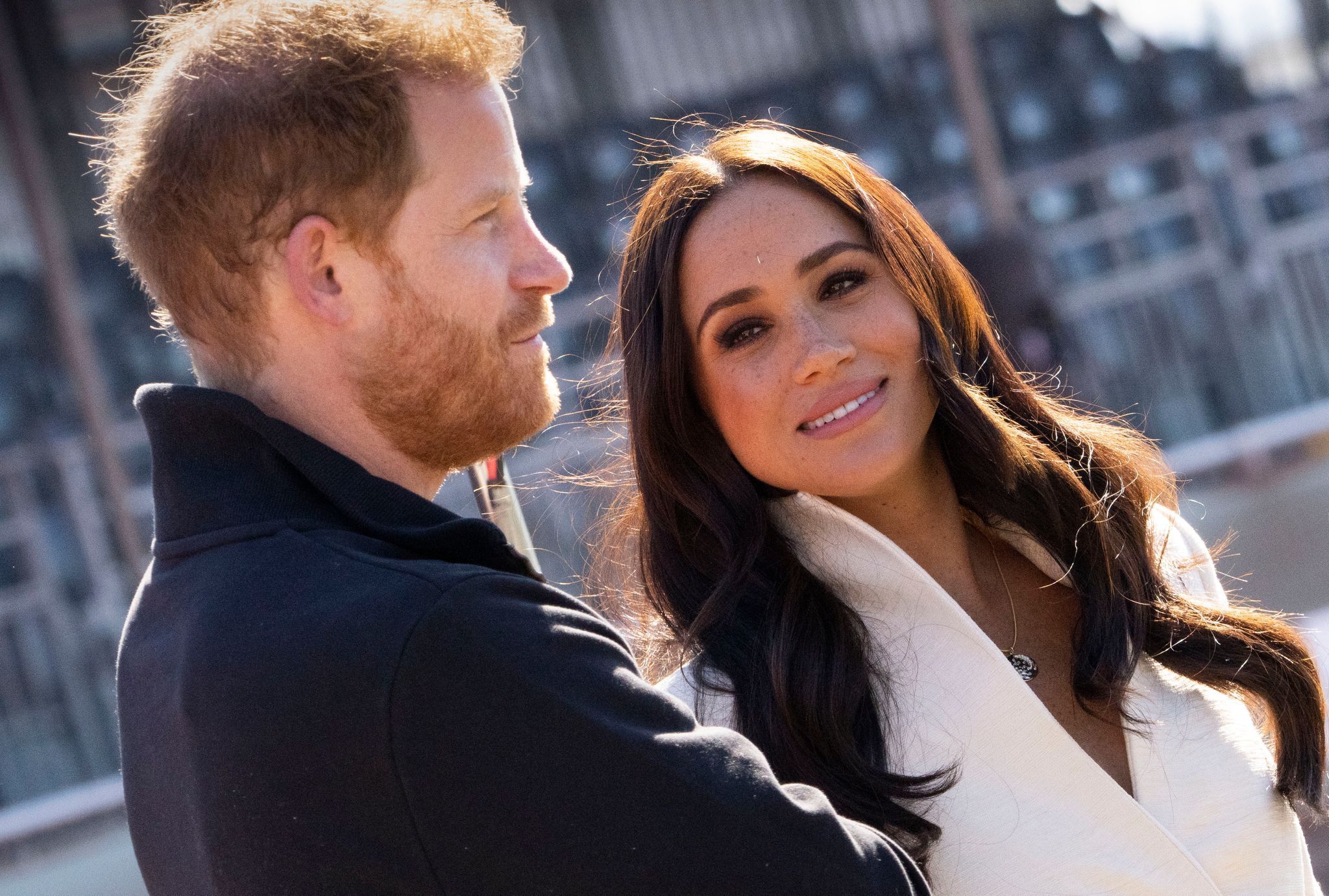 Prinz Harry und Meghan posieren.