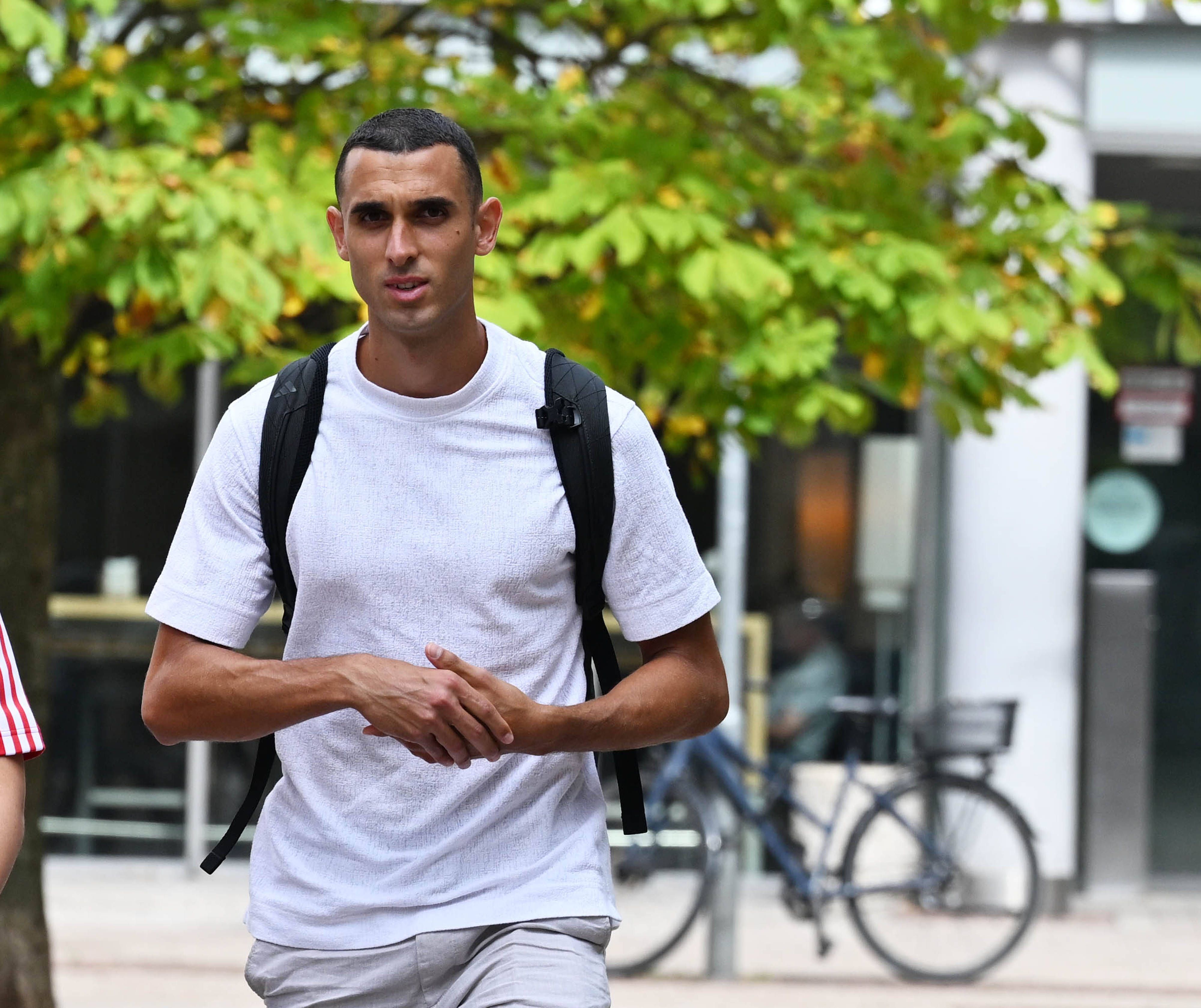 20.08.2026, xophax, Fussball 1.Bundesliga, 1.FC Koeln 1.FC Köln , Mediapark Köln. Ellyes Skhiri auf dem Weg zum Medizincheck in der Atos Mediapark Klinik in Köln . Köln *** August 20, 2026, xophax, Soccer 1. Bundesliga, 1. FC Köln, Mediapark Cologne: Ellyes Skhiri on his way to a physical at the Atos Mediapark Clinic in Cologne