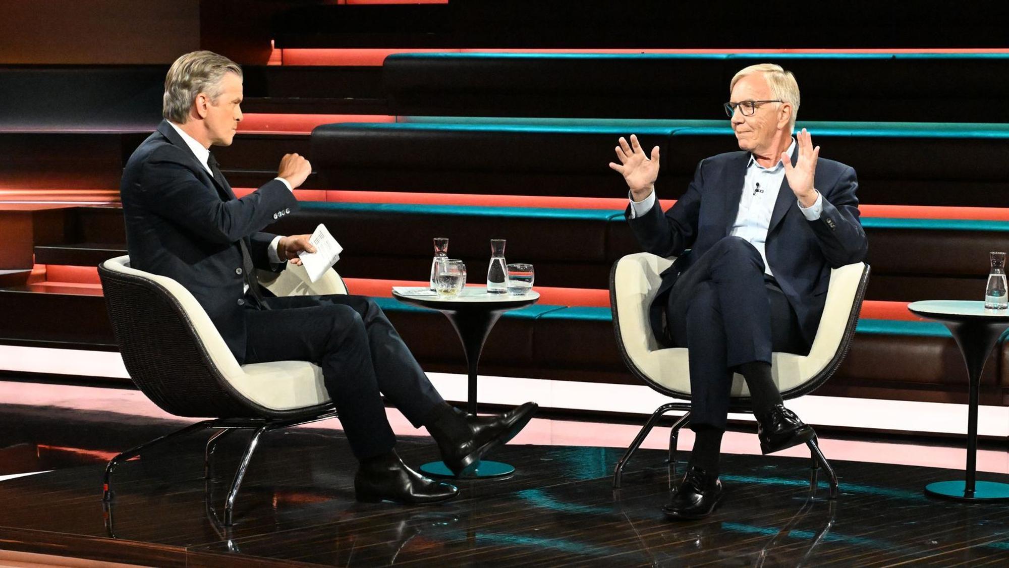 Im Gespräch mit dem ZDF-Moderator bezog Dietmar Bartsch auch Stellung zum jüngsten islamistischen Anschlag auf den Berliner CSD. (Bild: Cornelia Lehmann / ZDF)