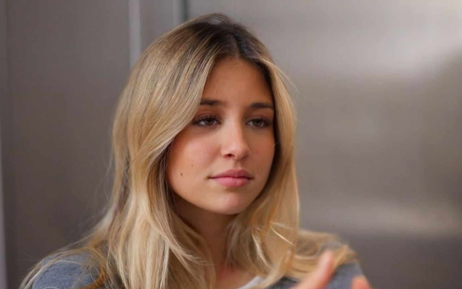 Josefine Scholl spricht bei „Born Famous“ über ihre Krankheit. (Bild: Joyn)