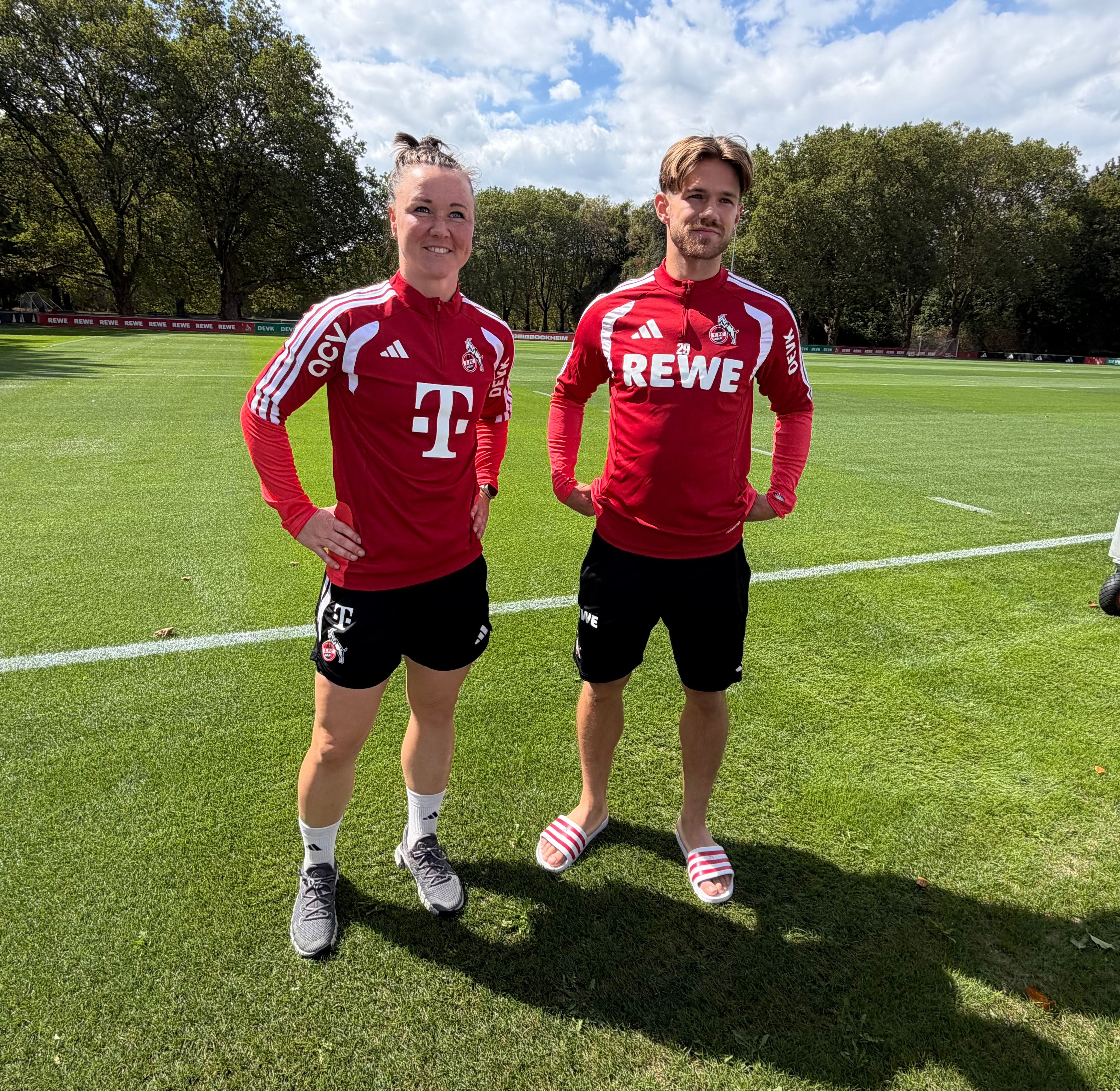 Marina Hegering und Jan Thielmann vom 1. FC Köln am Geißbockheim.