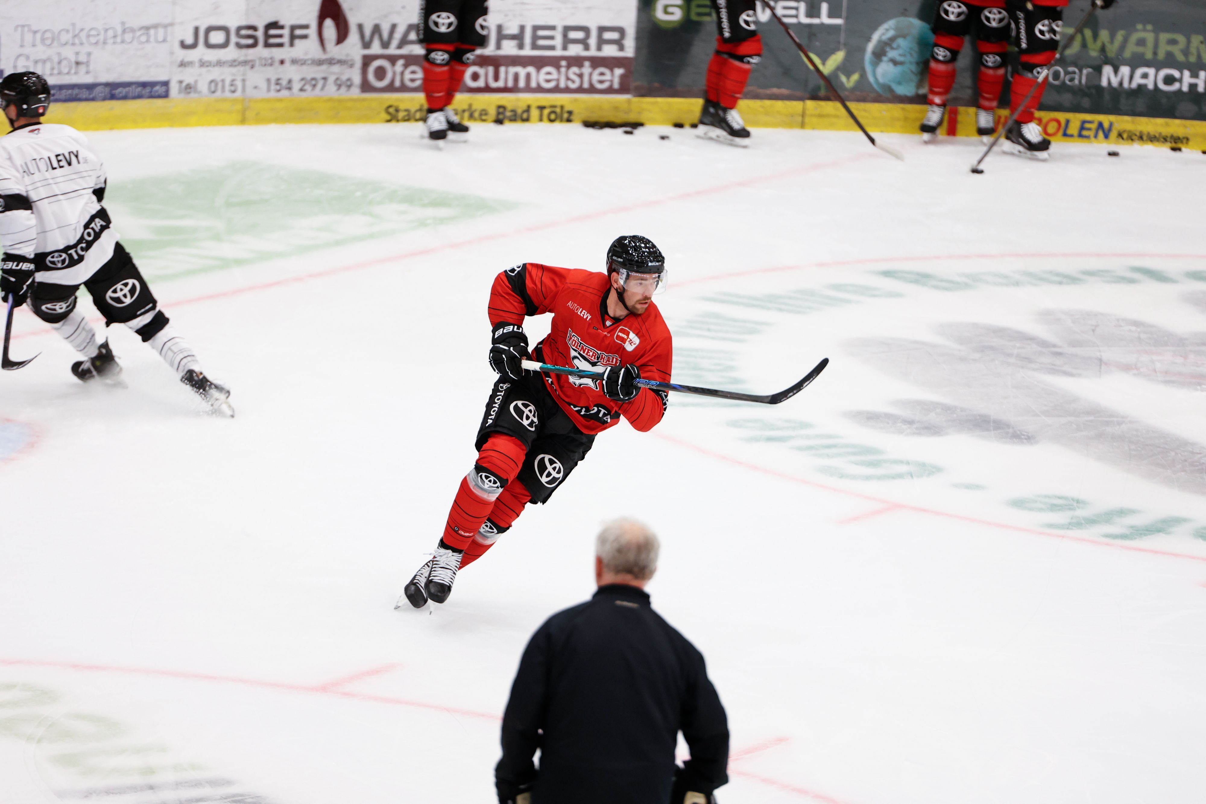 Marcel Noebels, Neuzugang der Kölner Haie, beim Training in Bad Tölz