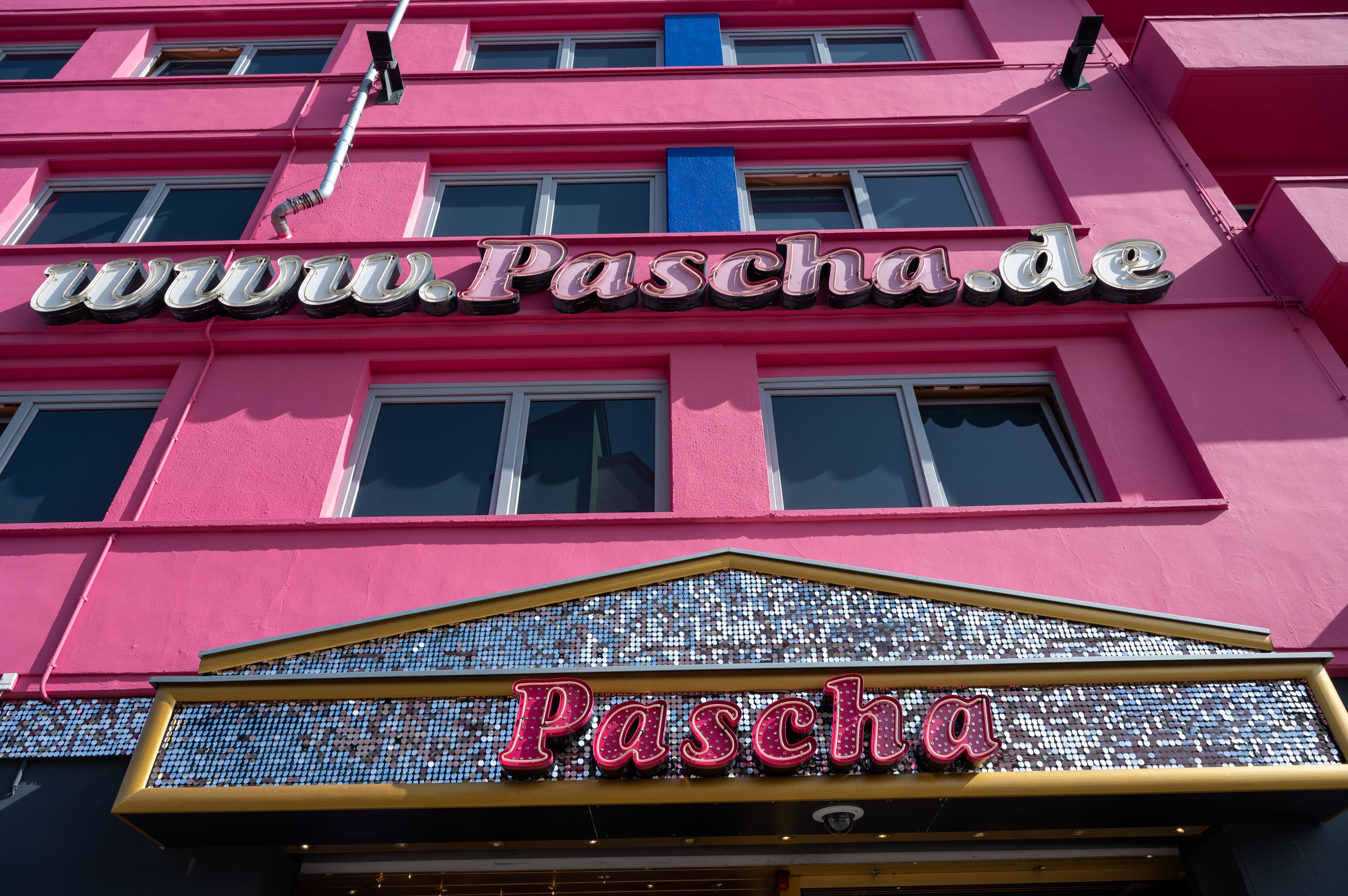 Eingang des Pascha mit dem Namensschriftzug