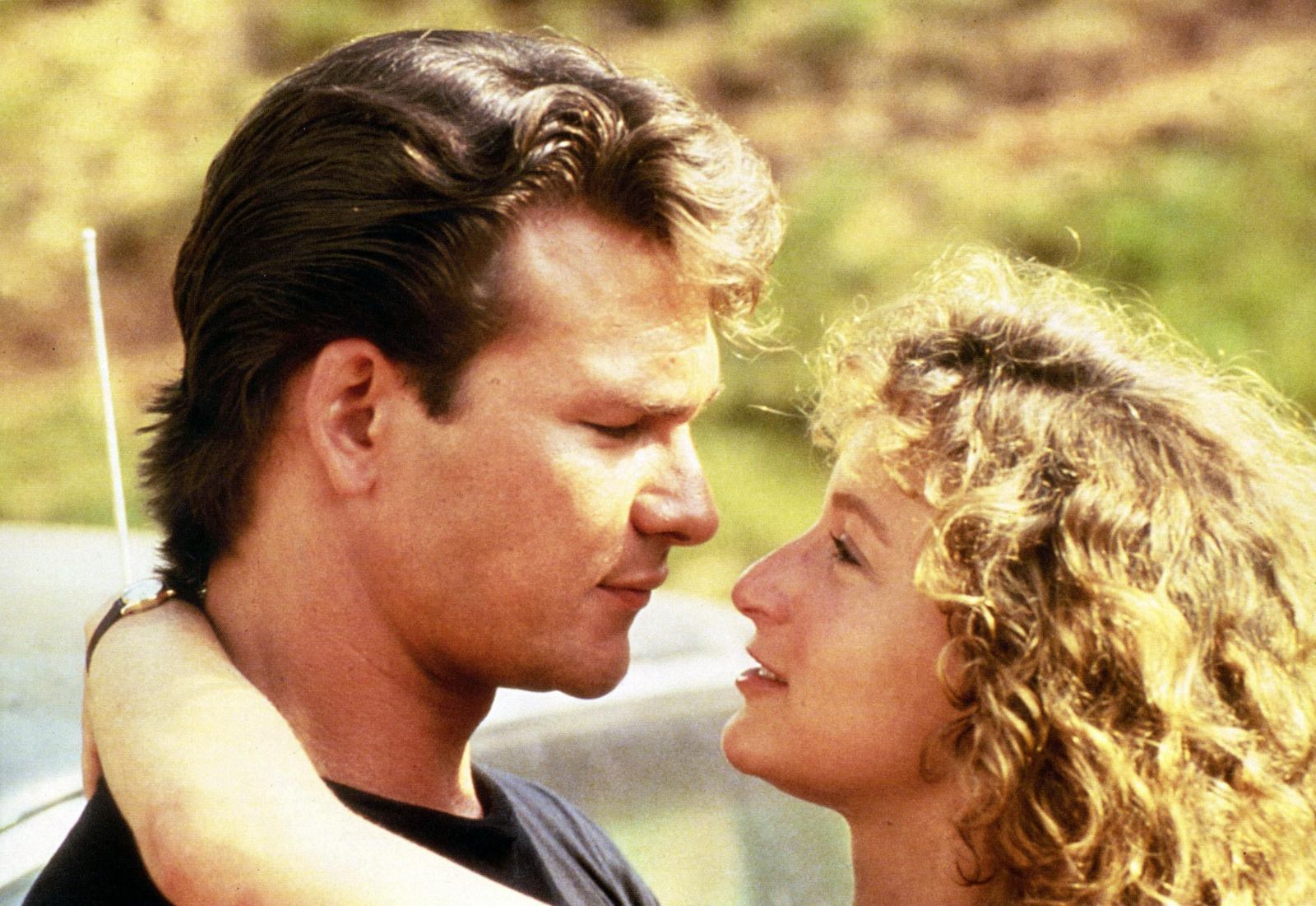 Eine Filmromanze für die Ewigkeit: Frances (Jennifer Grey) und Johnny (Patrick Swayze) in „Dirty Dancing“. (Bild:  RTL / Vestron Pictures)