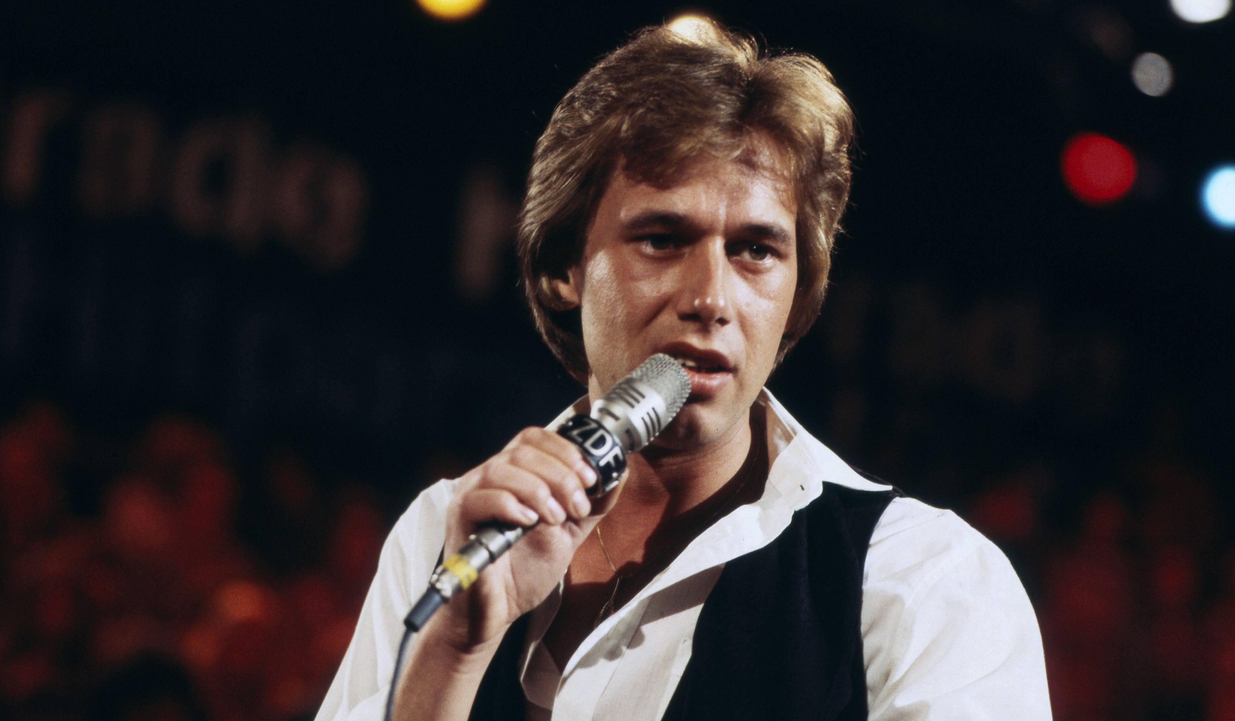 Roland Kaiser singt.