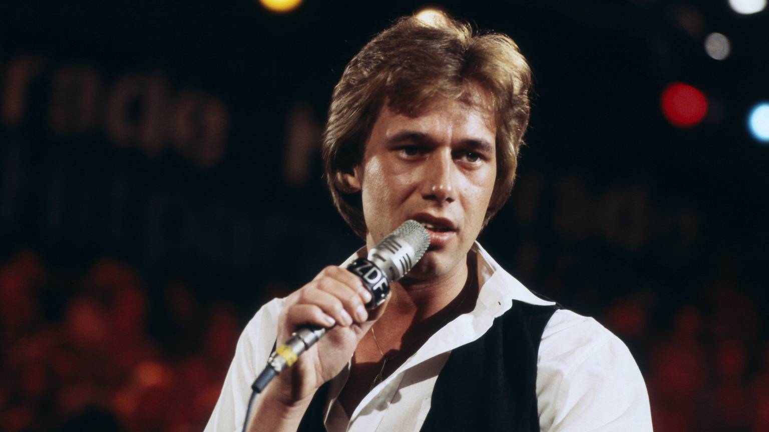 Roland Kaiser singt.