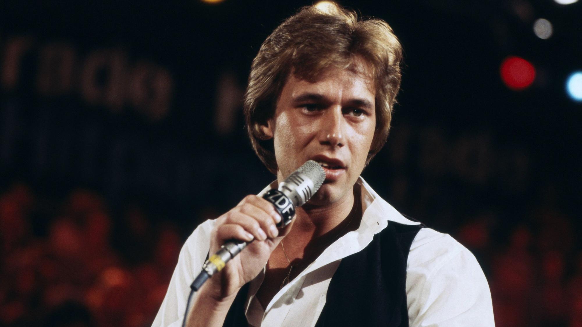 Roland Kaiser singt.