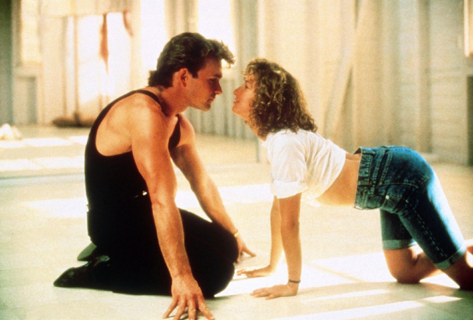 Johnny (Patrick Swayze) und Frances (Jennifer Grey) werden schnell mehr als nur Tanzpartner.  (Bild:  RTL / Vestron Pictures)