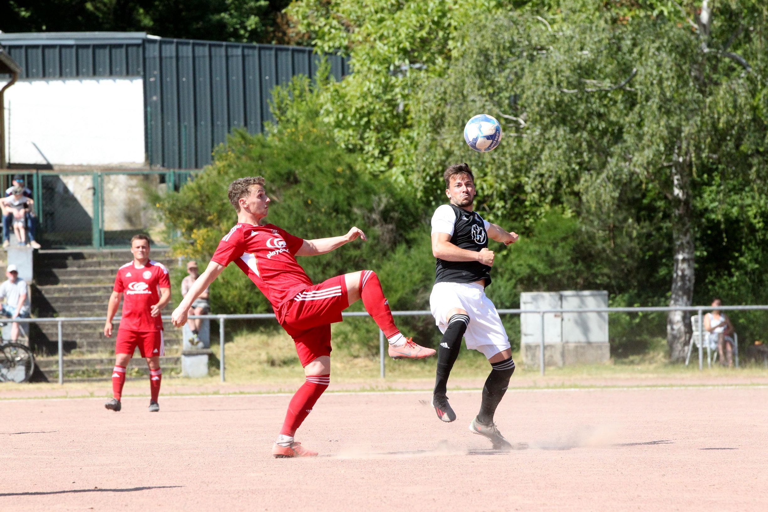 Eine Spielzeit aus dem letzten Aufeinandertreffen noch im alten Eifelstadion auf der Asche zwischen Mechernich und Zülpich.