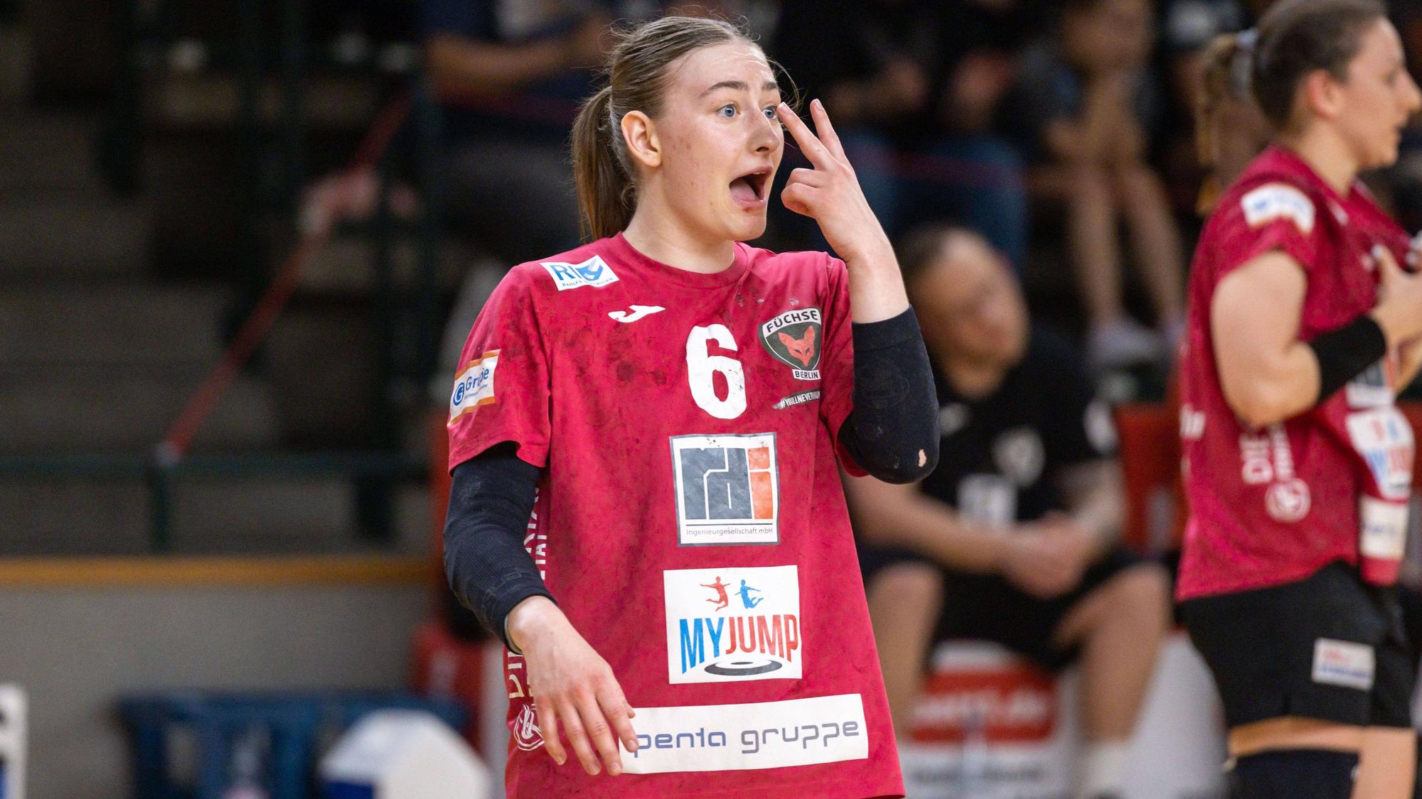 Lara-Sophie Fichtner Fuechse Berlin 06 GER, Fuechse Berlin vs. HL Buchholz 08-Rosengarten, 2. Handball-Bundesliga Frauen, HBF, 27. Spieltag, Spielzeit 2023/2024, 05.04.2024 GER, Fuechse Berlin vs. HL Buchholz 08-Rosengarten, 2. Handball-Bundesliga Frauen, HBF, 27. Spieltag, Spielzeit 2023/2024, 05.04.2024 Berlin *** Lara Sophie Fichtner Fuechse Berlin 06 GER, Fuechse Berlin vs HL Buchholz 08 Rosengarten, 2 Handball Bundesliga Women , HBF, Matchday 27, Season 2023 2024, 05 04 2024 GER, Fuechse Berlin vs HL Buchholz 08 Rosengarten, 2 Handball Bundesliga Women , HBF, Matchday 27, Season 2023 2024, 05 04 2024 Berlin Copyright: xEibner-Pressefoto/JadrankoxMarjax EP_JMC