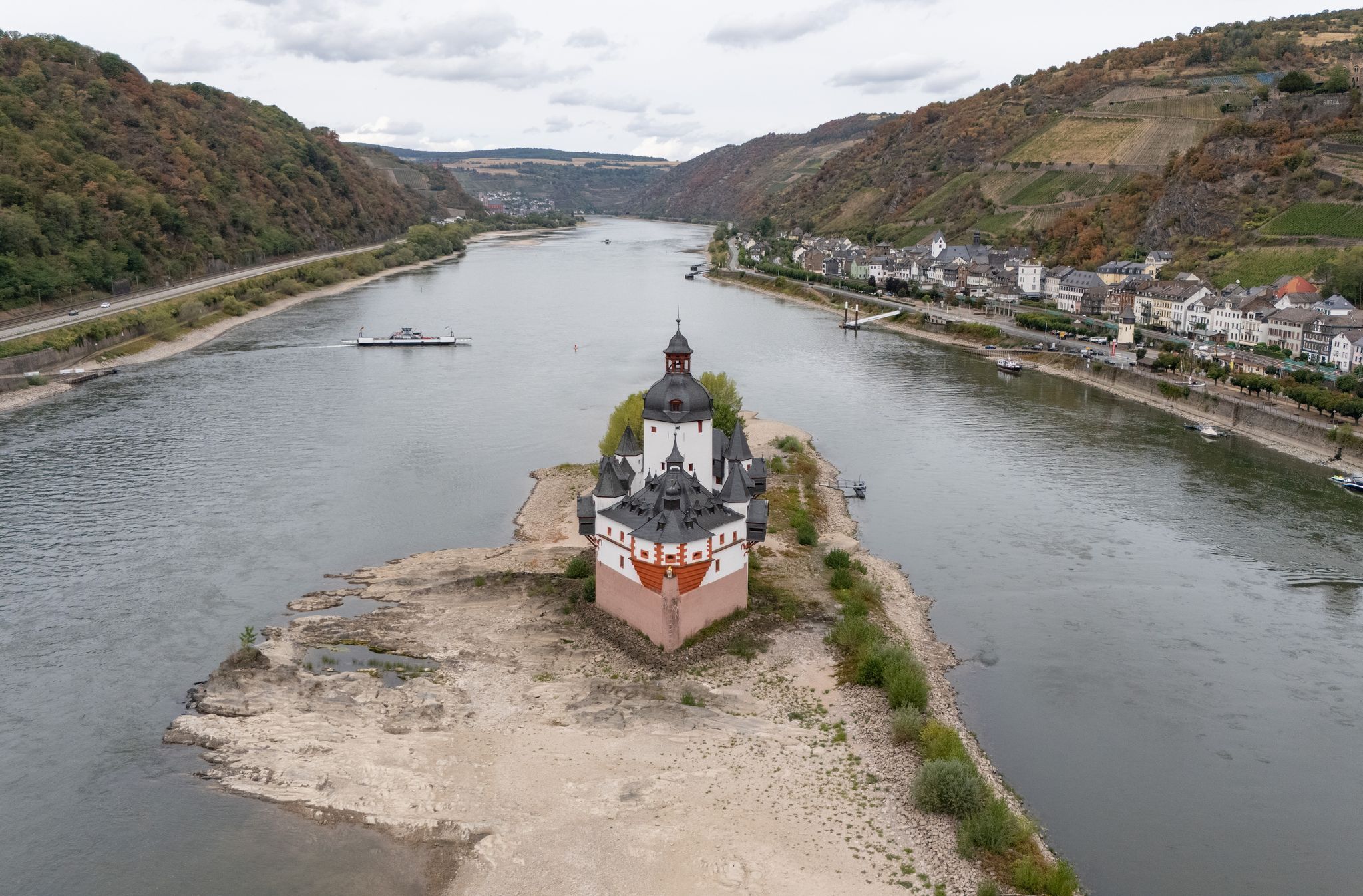 Wieder mehr Wasser im Rhein