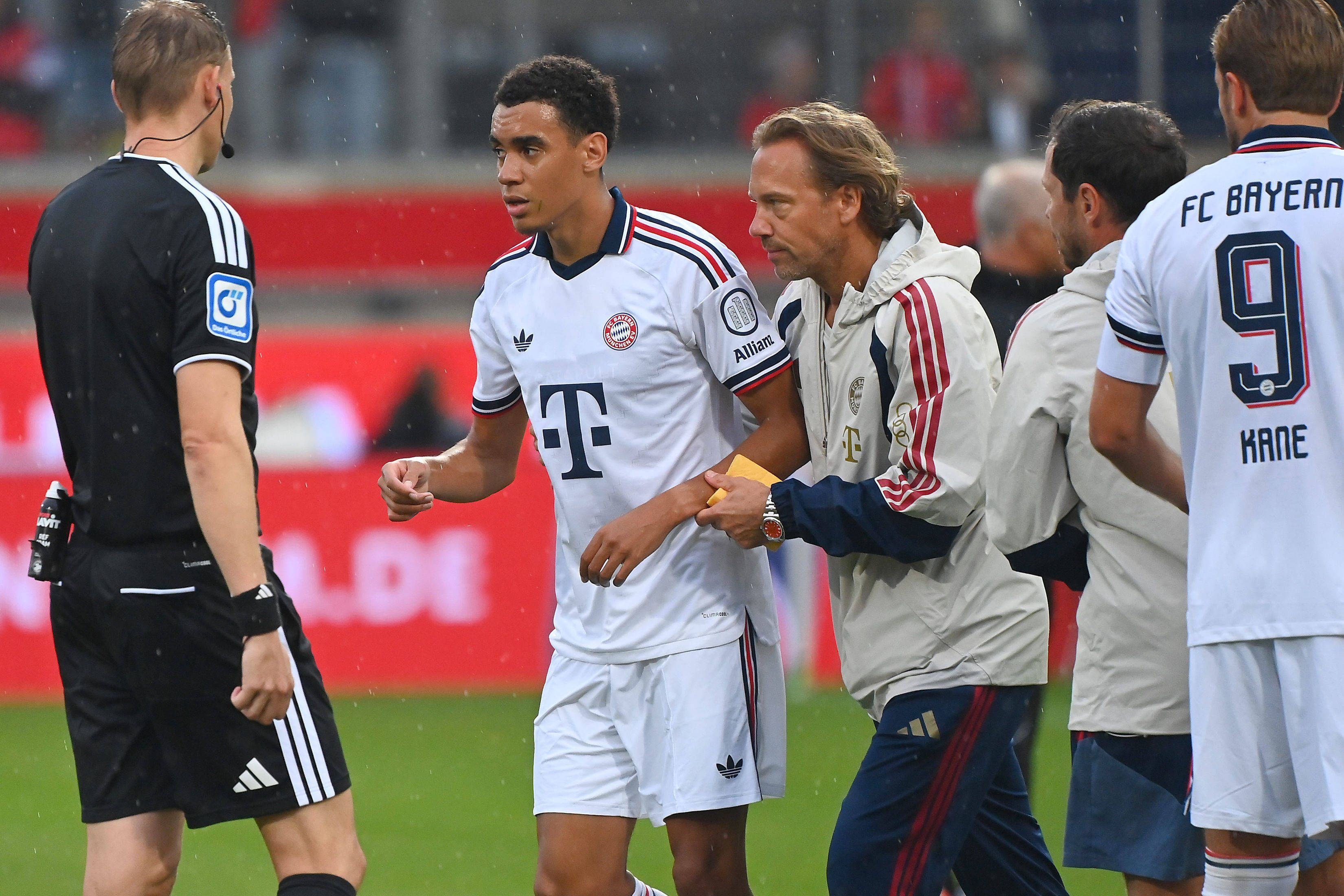Jamal Musiala brach gleich bei zwei Spielen zusammen.