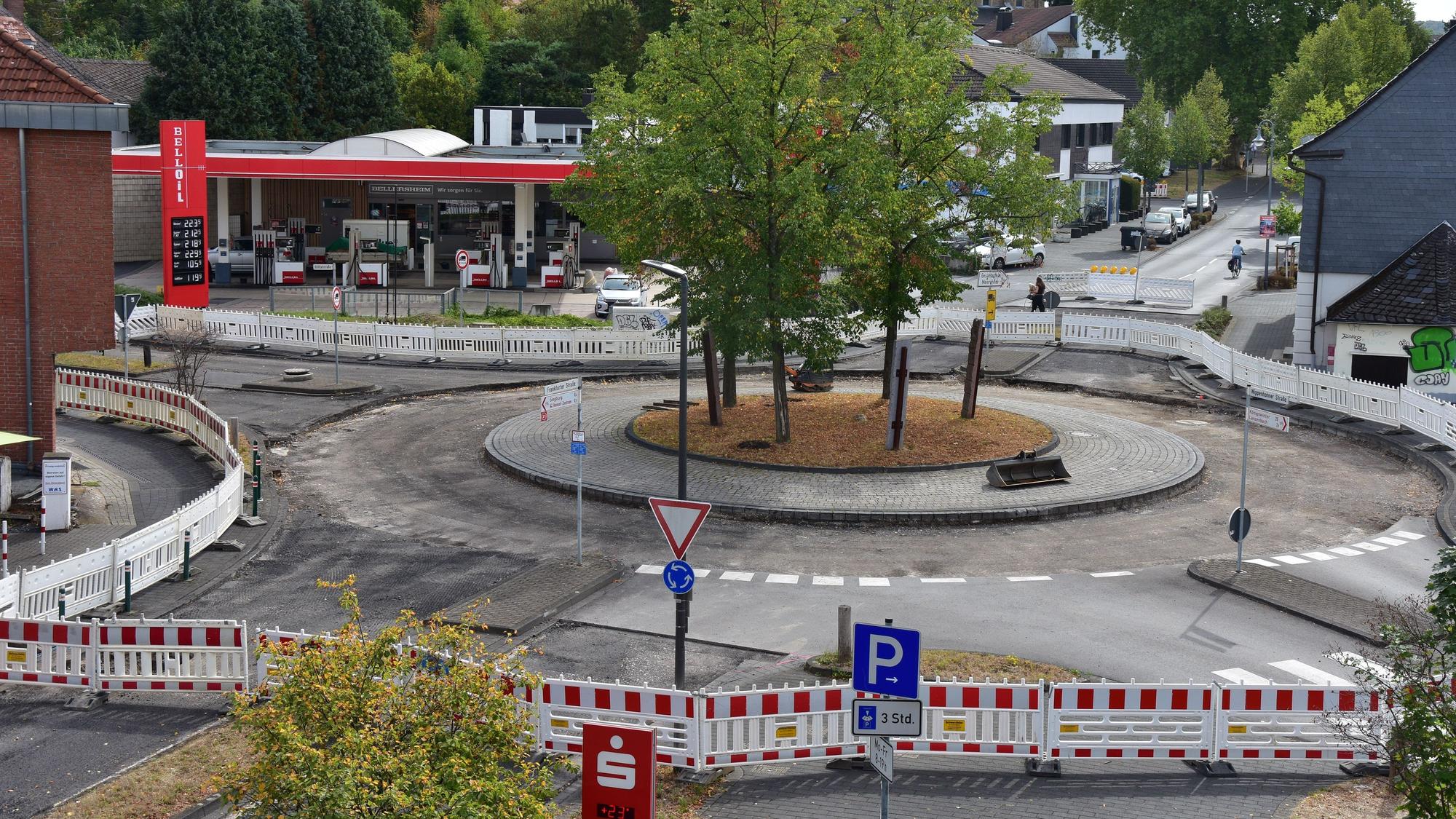Am Warther Kreisel treffen sich Frankfurter Straße, Wippenhohner Straße und Bröltalstraße. Zwei Wochen lang ist er komplett gesperrt.