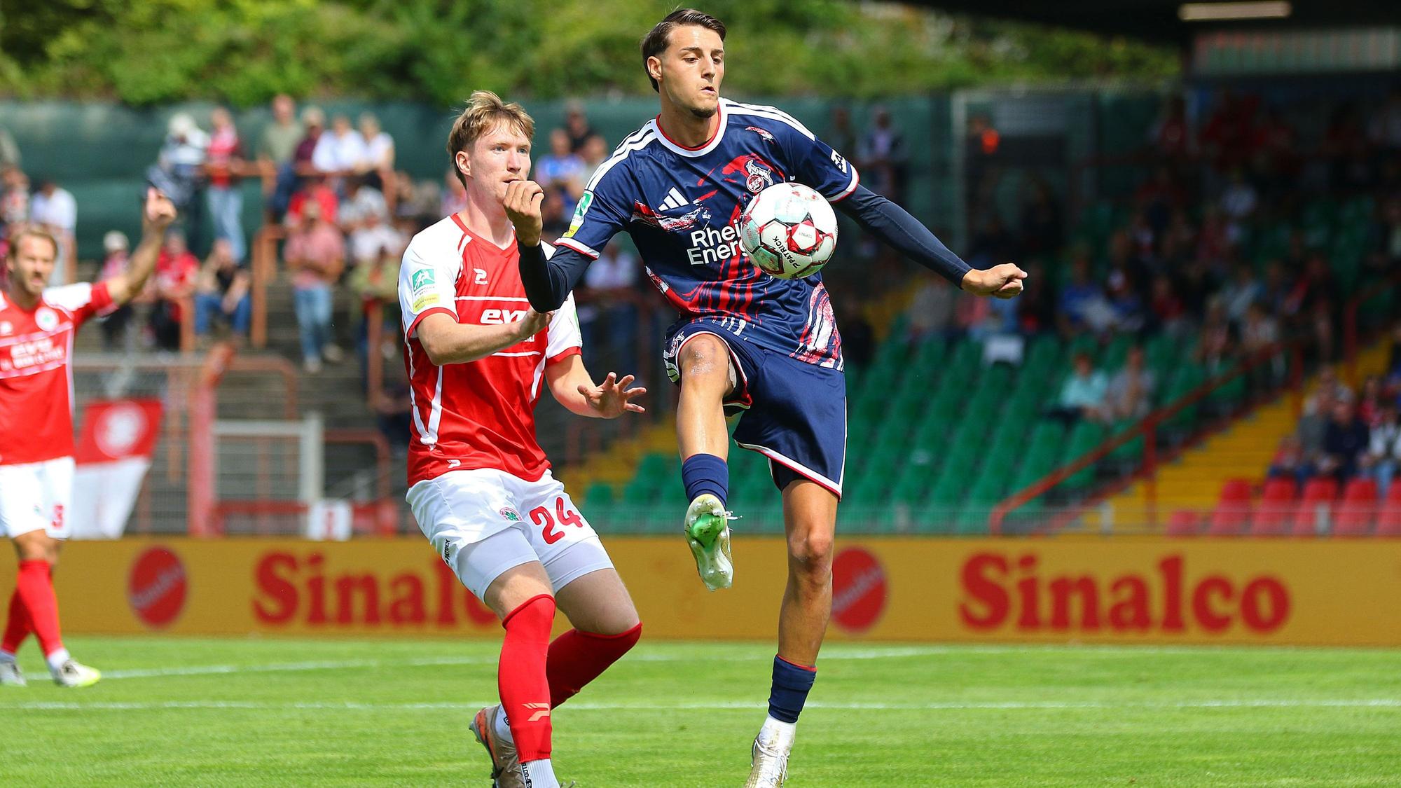 Regionalliga West: Rot-Weiß Oberhausen - 1.FC Köln II ** NUR FÜR REDAKTIONELLE ZWECKE ** EDITORIAL USE ONLY **Simon Ludwig, Malek El Mala RWO - 1.FC Köln II Ort: Oberhausen, Stadion Niederrhein Datum: 22.08.2026 Deutschland NRW Oberhausen Copyright: MichaxKorb *** Regionalliga West Rot Weiß Oberhausen vs. 1. FC Köln II ** FOR EDITORIAL USE ONLY ** EDITORIAL USE ONLY ** p Simon Ludwig, Malek El Mala RWO 1 FC Köln II Location: Oberhausen, Niederrhein Stadium Date: August 22, 2026 Germany, North Rhine-Westphalia, Oberhausen Copyright MichaxKorb Copyright: MichaxKorb doc879qyghvc6hr7s60dy5 ,EDITORIAL USE ONLY