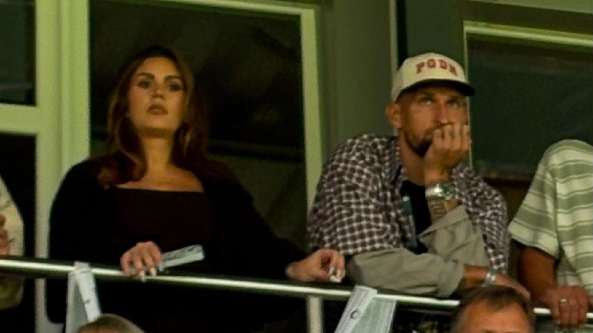 Robert Andrich und Alicia Andrich beim Pokalspiel von Bayer 04 in der vergangenen Woche in Wiesbaden.