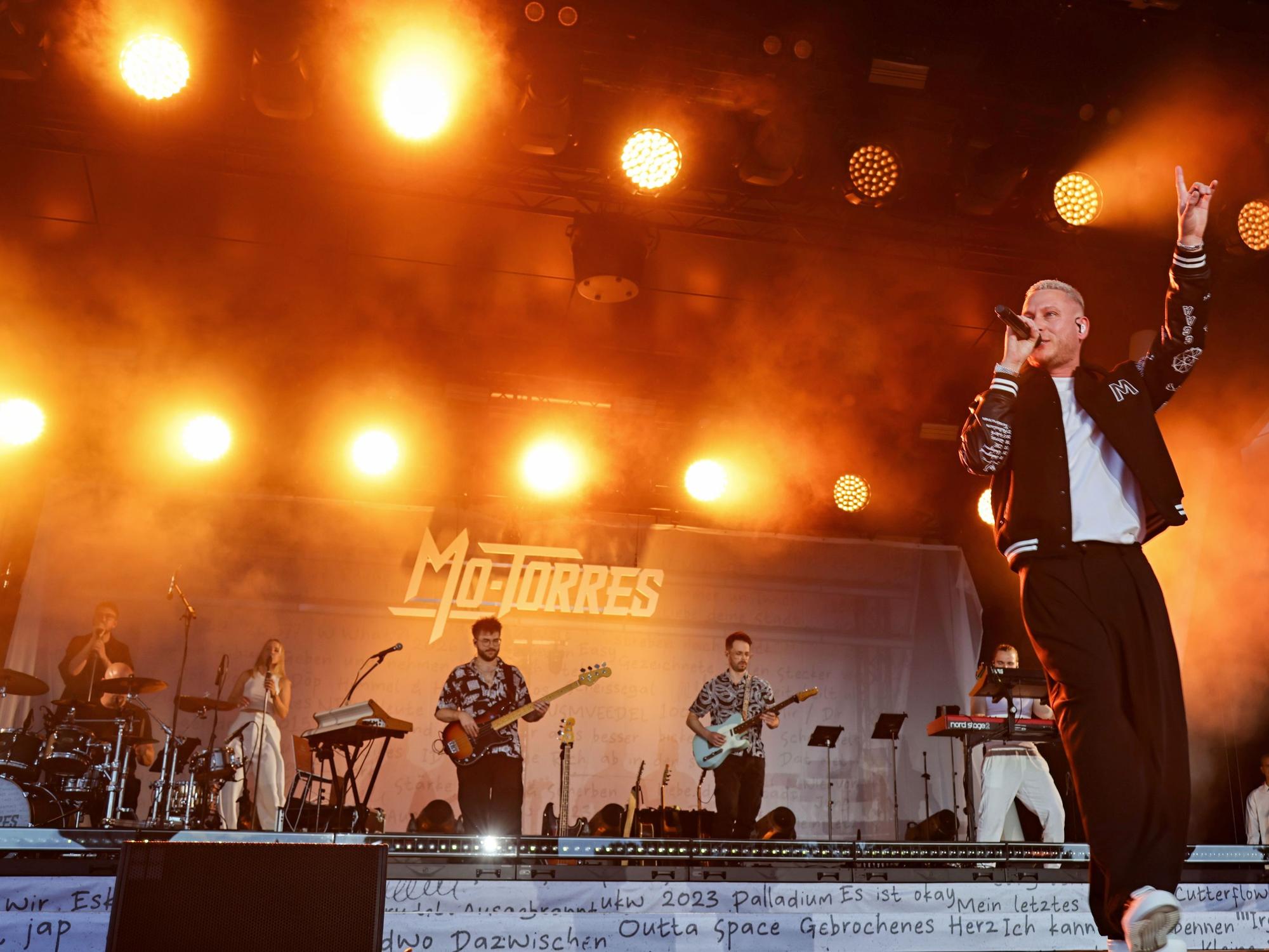 Mo-Torres feierte im Tanzbrunnen sein bisher größtes Konzert mit 10.000 Fans.