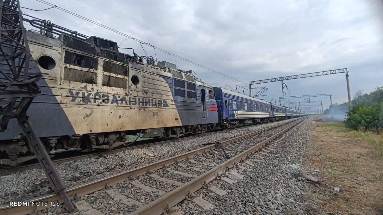 Beim Einschlag einer russischen Drohne in einen Zug auf dem Weg nach Odessa sind fast 600 Passagiere mit dem Schrecken davongekommen.