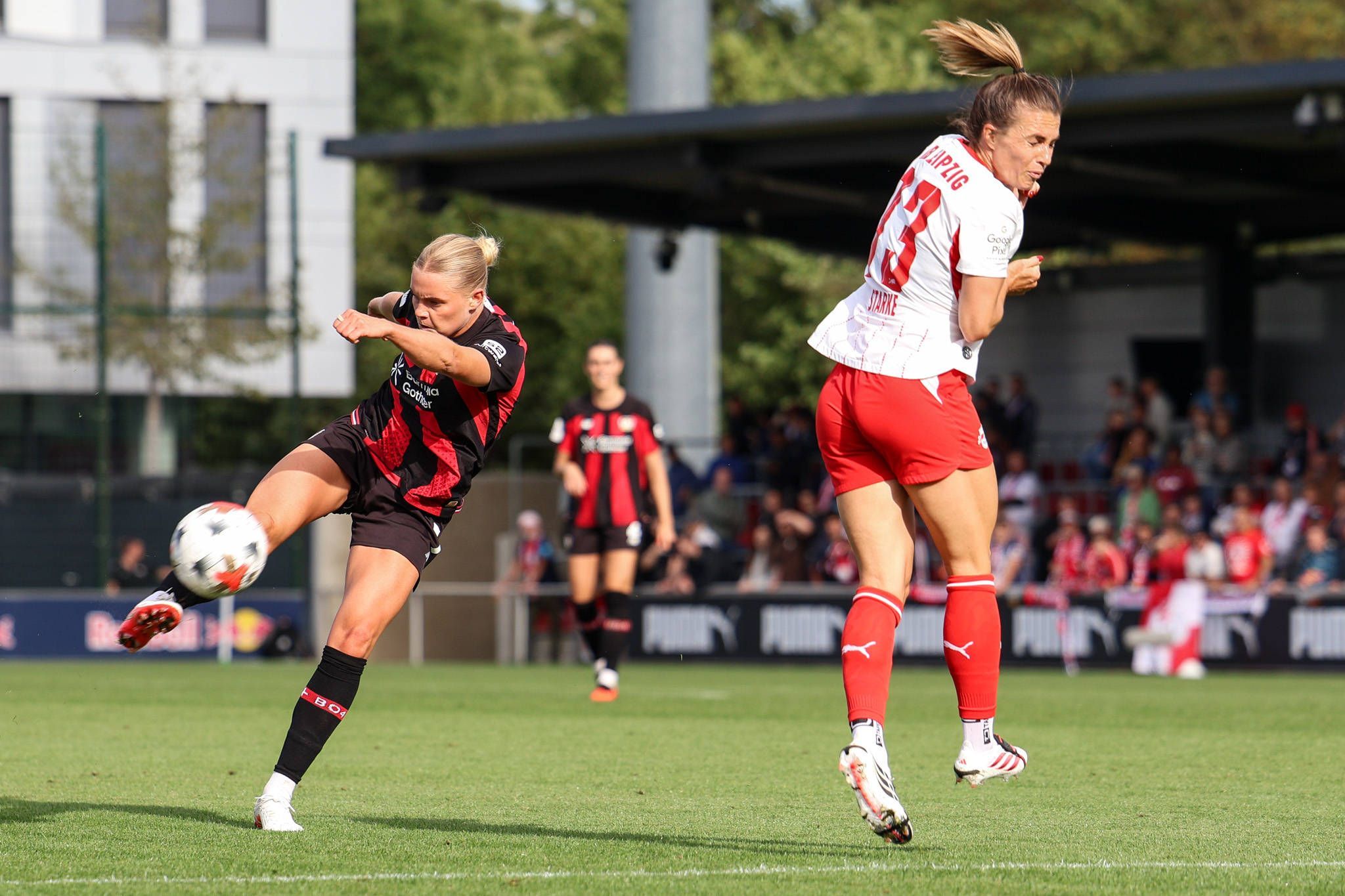 Deutschland: Fußball Google Pixel Frauen-Bundesliga 2026 - 2027, 1. Spieltag - RB Leipzig gegen Bayer 04 Leverkusen, Trainingszentrum von RB Leipzig Leipzig: Abschluss von Cornelia Kramer Bayer 04 Leverkusen Frauen, 7 vor dem 0:2 *** Germany Soccer Google Pixel Women s Bundesliga 2026 2027, Matchday 1: RB Leipzig vs. Bayer 04 Leverkusen, RB Leipzig Training Center in Leipzig, Goal by Cornelia Kramer of Bayer 04 Leverkusen Women, 7-0-2 Copyright: xx