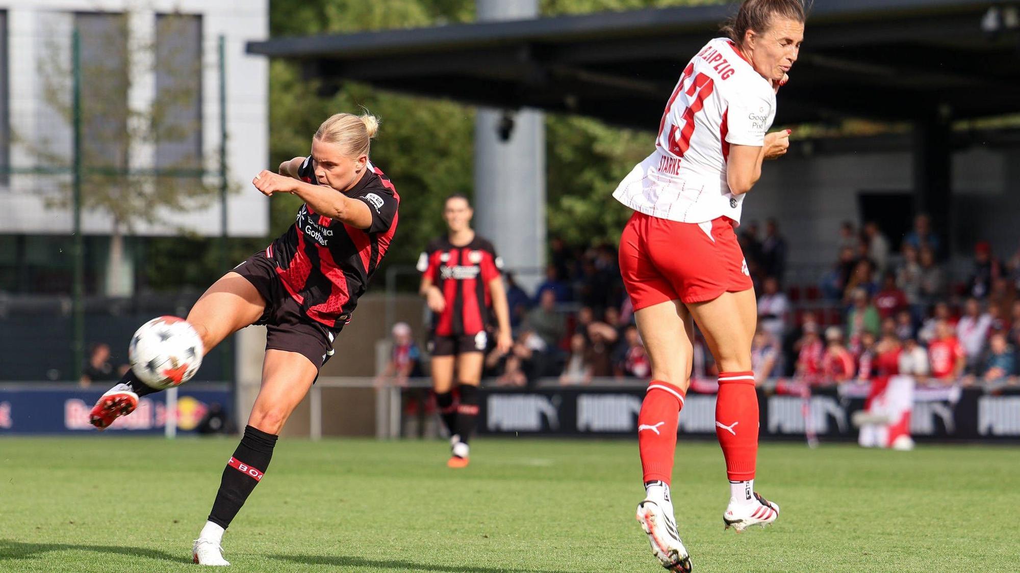 Deutschland: Fußball Google Pixel Frauen-Bundesliga 2026 - 2027, 1. Spieltag - RB Leipzig gegen Bayer 04 Leverkusen, Trainingszentrum von RB Leipzig Leipzig: Abschluss von Cornelia Kramer Bayer 04 Leverkusen Frauen, 7 vor dem 0:2 *** Germany Soccer Google Pixel Women s Bundesliga 2026 2027, Matchday 1: RB Leipzig vs. Bayer 04 Leverkusen, RB Leipzig Training Center in Leipzig, Goal by Cornelia Kramer of Bayer 04 Leverkusen Women, 7-0-2 Copyright: xx