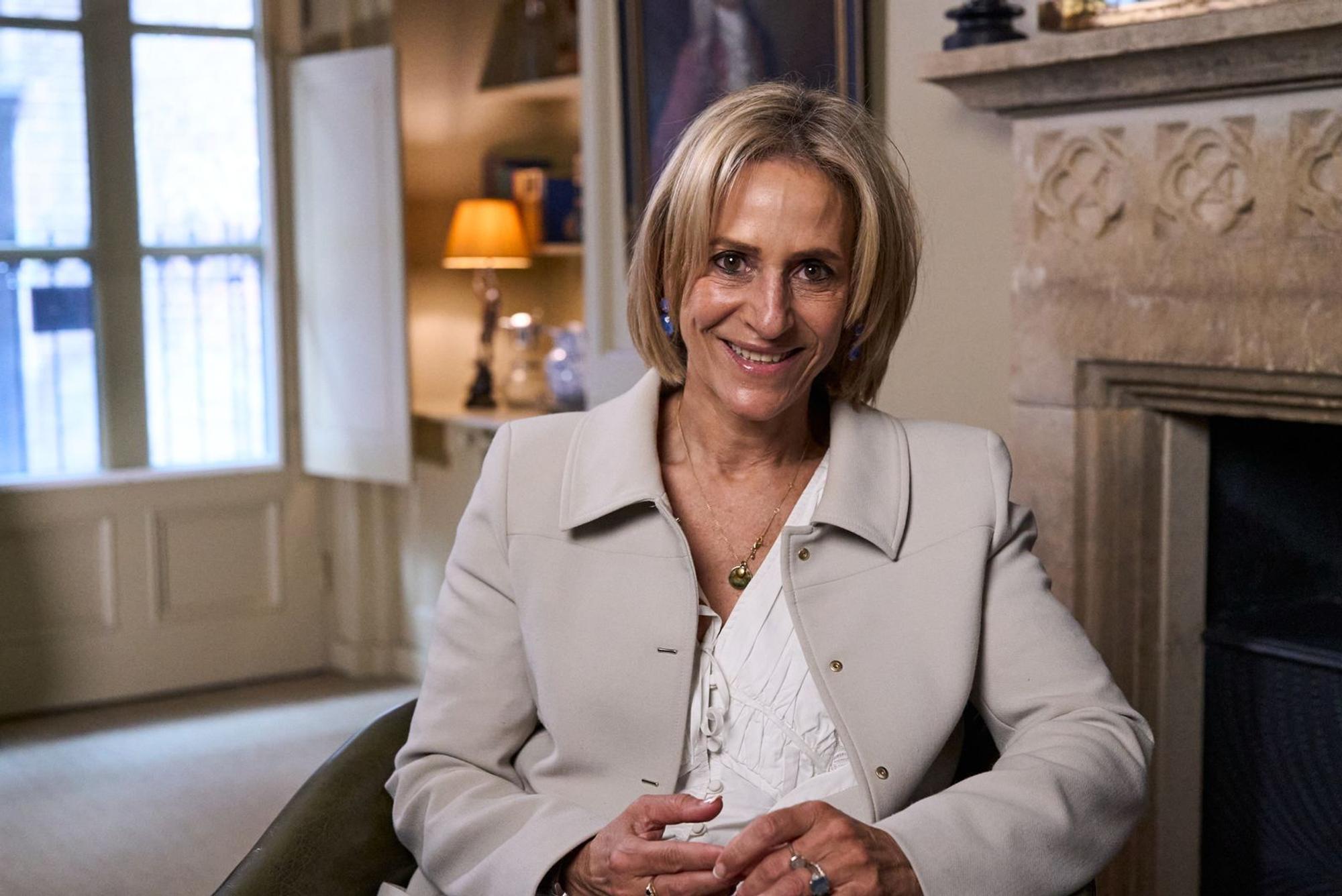 Premierminister Tony Blair sei „der Inbegriff eines Botschafters“ gewesen, lobt Emily Maitlis, die damalige Wirtschaftskorrespondentin bei NBS Asia: „Er war brillant in der Kommunikation, brillant in der Vermittlung und brillant darin, den Moment einzufangen.“ (Bild: Atomic Productions/The History Channel)