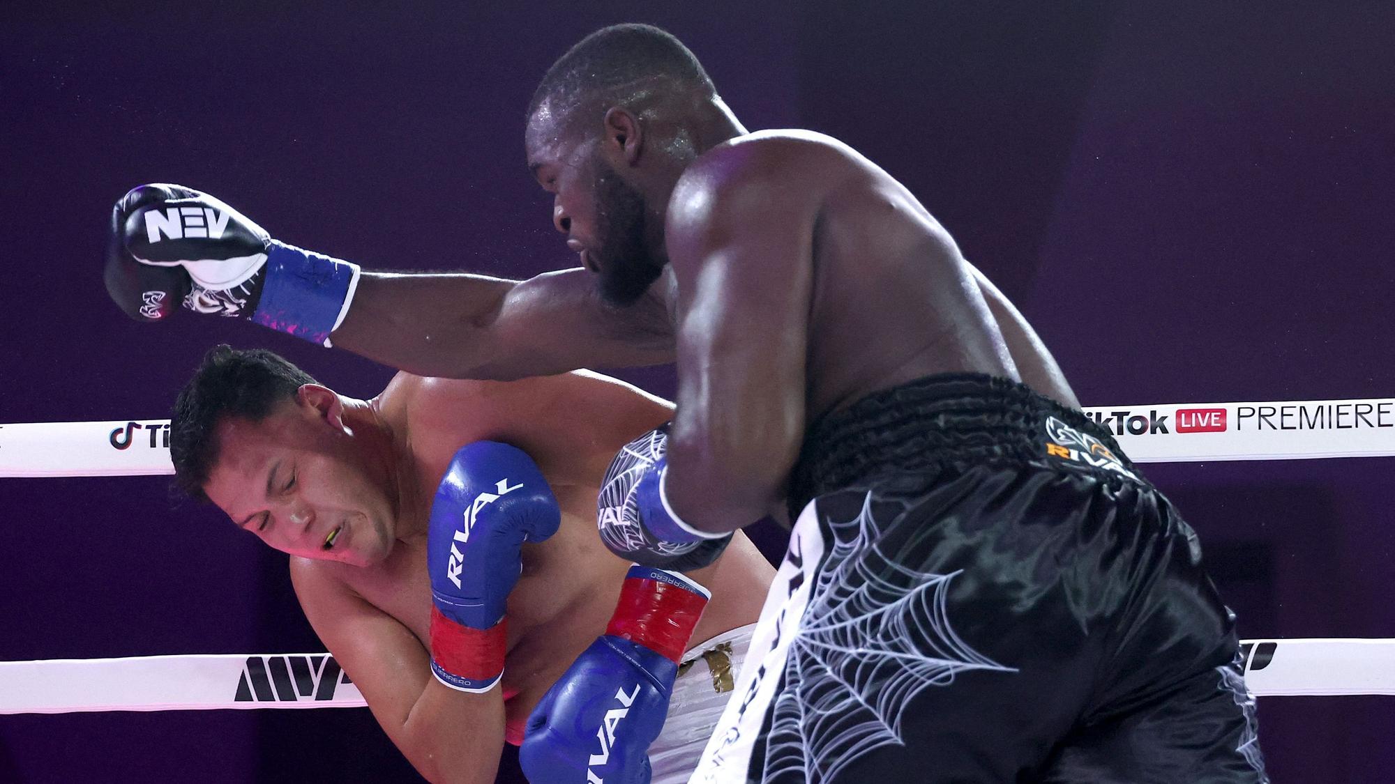 TEMECULA, CALIFORNIA - AUGUST 21: Nelvie Tiafack punches Salvador Zavala in their heavyweight bout during Amanda Serrano v Lucrezia Manzur at Pechanga Resort Casino on August 21, 2026 in Temecula, California. Luke Hales/Getty Images/AFP (Photo by Luke Hales / GETTY IMAGES NORTH AMERICA / Getty Images via AFP)