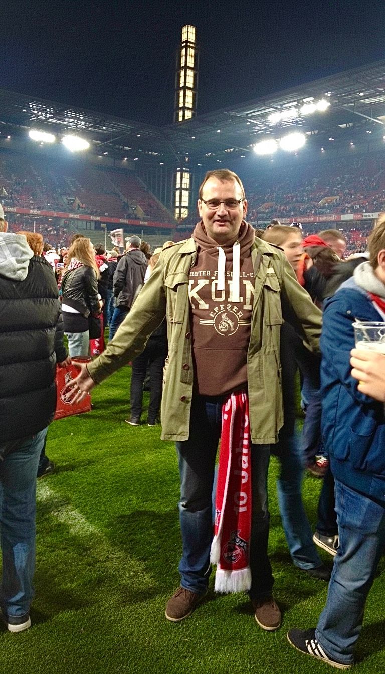 Ein besonderer Tag: Michael Grieger 2017 auf dem Rasen in Müngersdorf nach der feststehenden Europapokal-Teilnahme des FC
