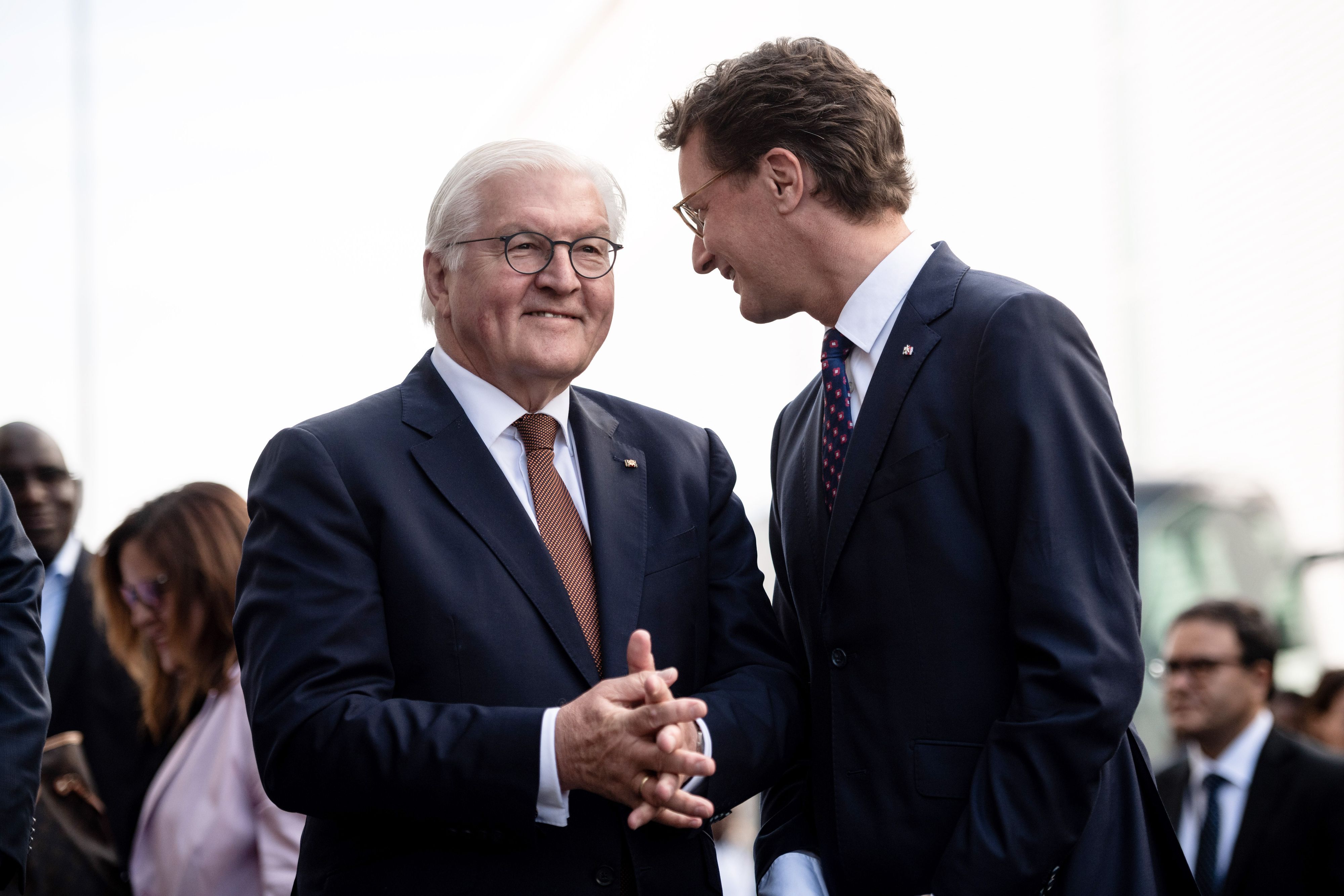 Bundespräsident Frank-Walter Steinmeier (links, SPD) und Hendrik Wüst (CDU): Beide werden in diesem Jahr zur Gamescom erwartet.