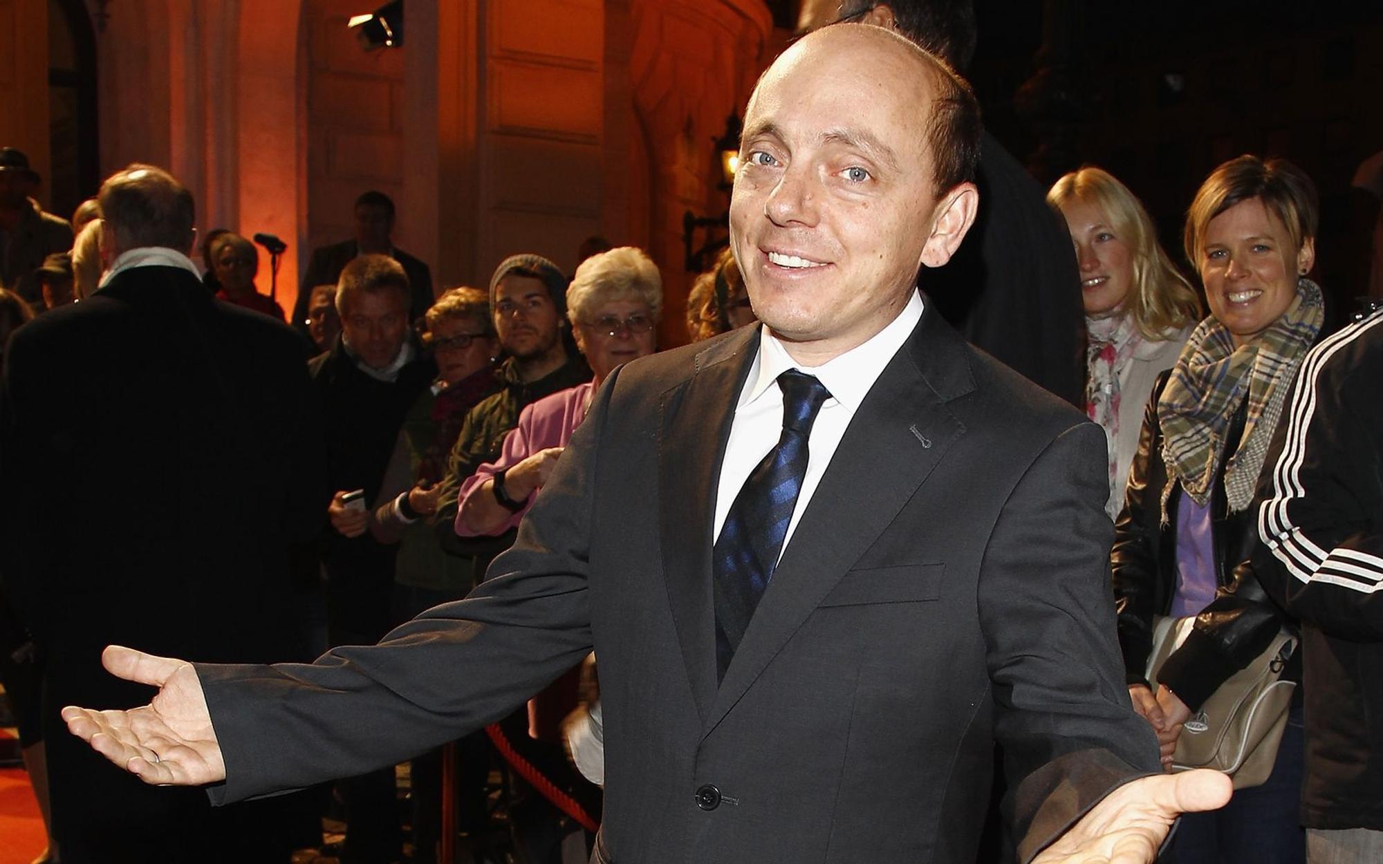 Bernhard Hoëcker hat im Podcast „Frühstück bei Barbara“ erklärt, sich weder privat noch beruflich für Mode zu interessieren. (Bild: 2011 Getty Images/Andreas Rentz)