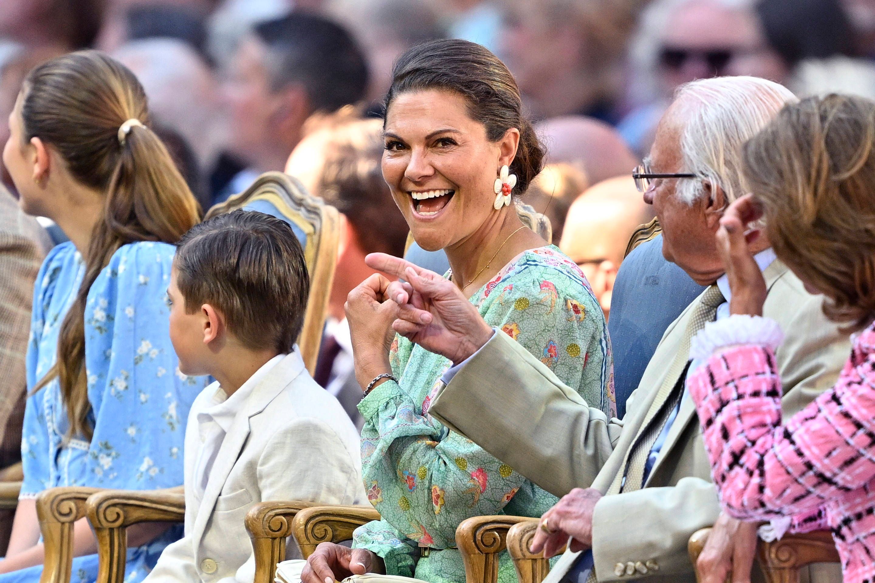 Prinzessin Estelle, Prinz Oscar (l), Kronprinzessin Victoria, König Carl Gustaf und Königin Silvia besuchen ein Konzert in der Ruine von Schloss Borgholm auf der schwedischen Insel Öland.