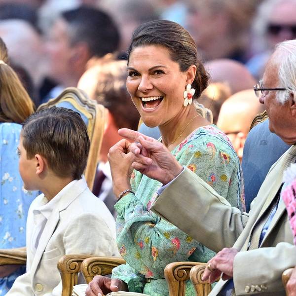 Prinzessin Estelle, Prinz Oscar (l), Kronprinzessin Victoria, König Carl Gustaf und Königin Silvia besuchen ein Konzert in der Ruine von Schloss Borgholm auf der schwedischen Insel Öland.