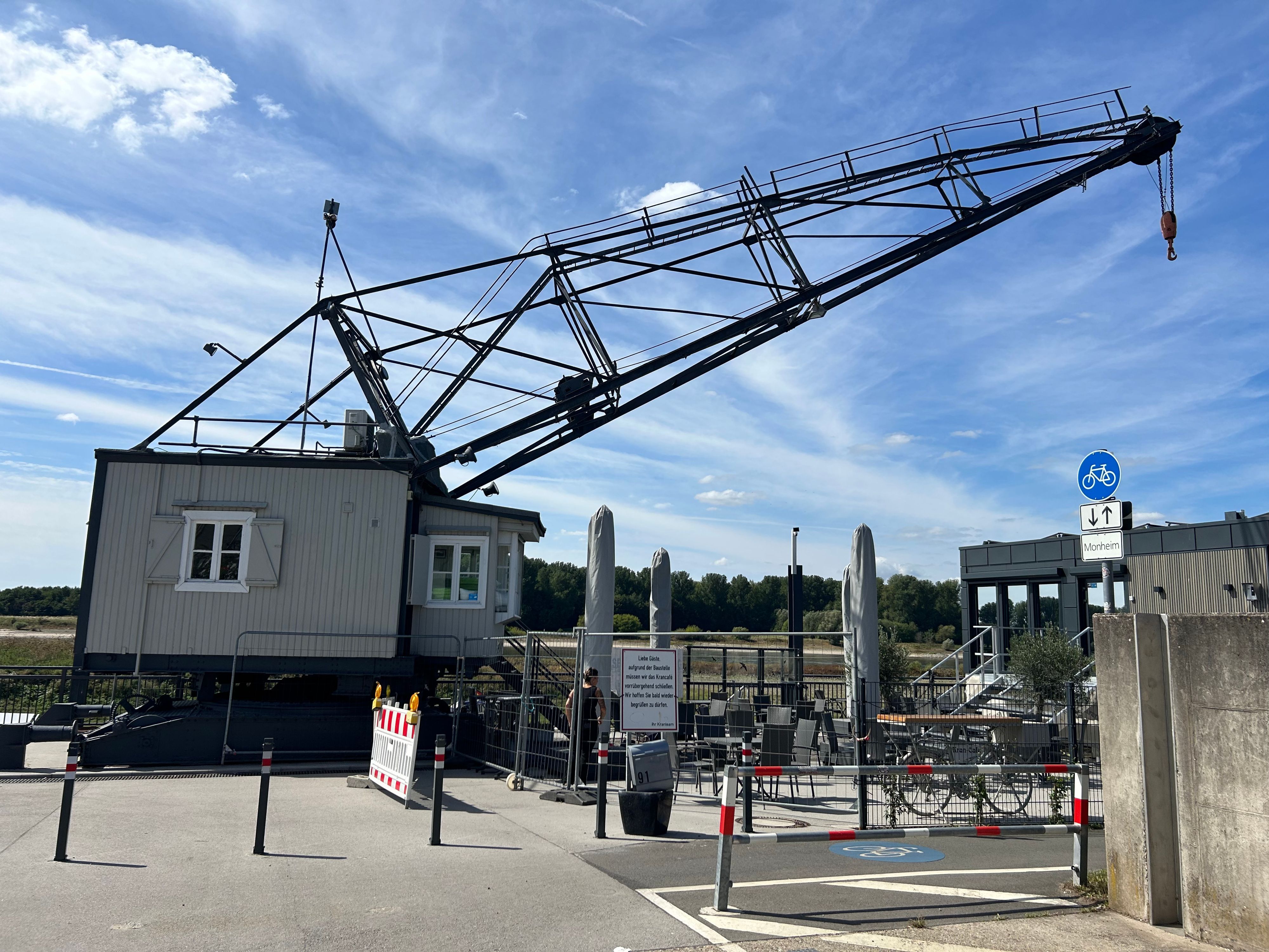 Im denkmalgeschützten Kran können künftig bis zu zehn Gäste Platz nehmen, auch der Außenbereich wurde erweitert.