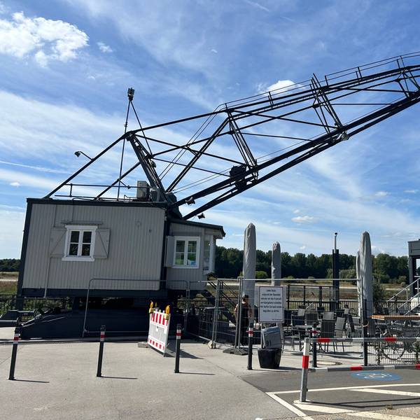 Im denkmalgeschützten Kran können künftig bis zu zehn Gäste Platz nehmen, auch der Außenbereich wurde erweitert.