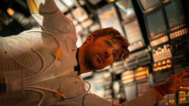 Ryan Gosling begibt sich in „Der Astronaut - Project Hail Mary“ auf eine abenteuerliche Weltraum-Mission. (Bild: 2026 Amazon Content Services LLC/Jonathan Olley/Plaion Pictures)