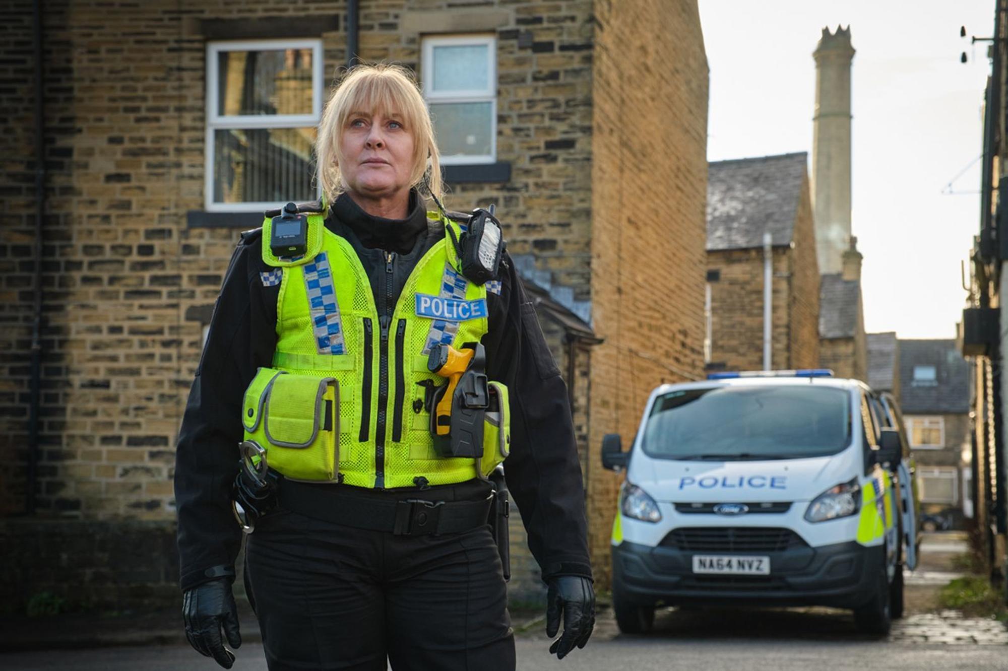 Catherine Cawood (Sarah Lancashire) steht kurz vor der Rente, doch ein Mordfall und die Machenschaften eines alten Bekannten verlangen ihr noch einmal alles ab. (Bild: Polyband/Lookout Point/Matt Squire)