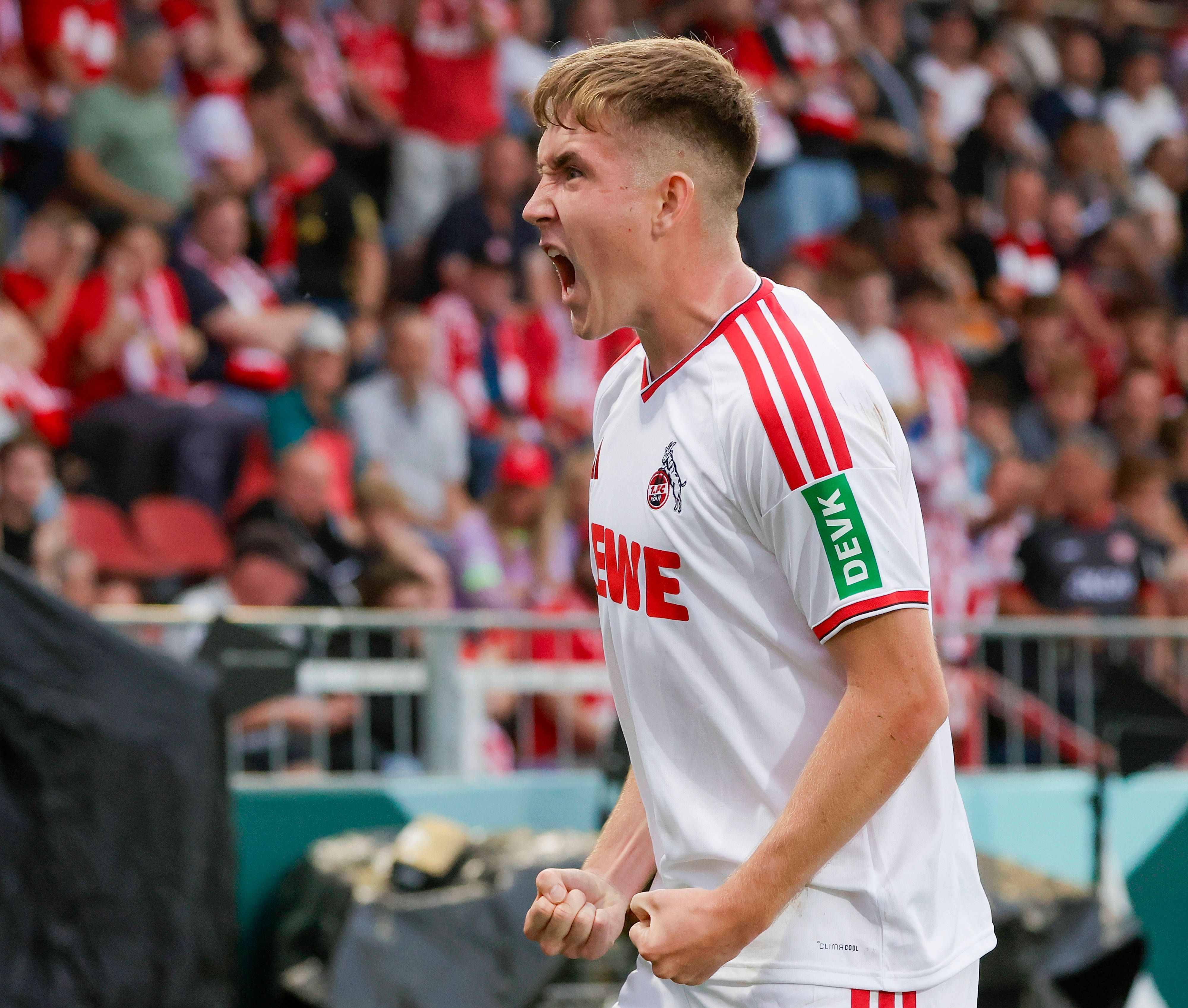 Im Bild: Jubel nach dem Tor zum 1:2 beim Torschuetzen Isak Johannesson 1. FC Koeln, 8 24.08.2026, FC Wuerzburger Kickers - 1. FC Koeln, DFB-Pokal, 1. Runde, Deutschland, Wuerzburg, AKON-Arena, DFL REGULATIONS PROHIBIT ANY USE OF PHOTOGRAPHS AS IMAGE SEQUENCES AND/OR QUASI-VIDEO. *** Pictured: Celebrations after the goal that made the score 12, with goal scorer Isak Johannesson of 1. FC Köln, August 24, 2026, FC Würzburger Kickers vs. 1. FC Köln, DFB Cup, First Round, Germany, Würzburg, AKON Arena, DFL regulations prohibit any use of photographs as image sequences and/or quasi-video Copyright: HMBxMedia/xJulienxBecker