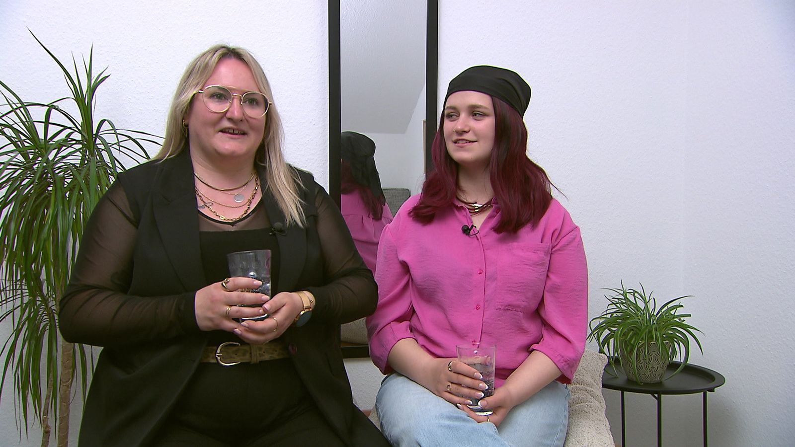 Lorene (links) und Maxine (rechts) freuen sich auf das Dinner bei Allie. (Bild: RTL)