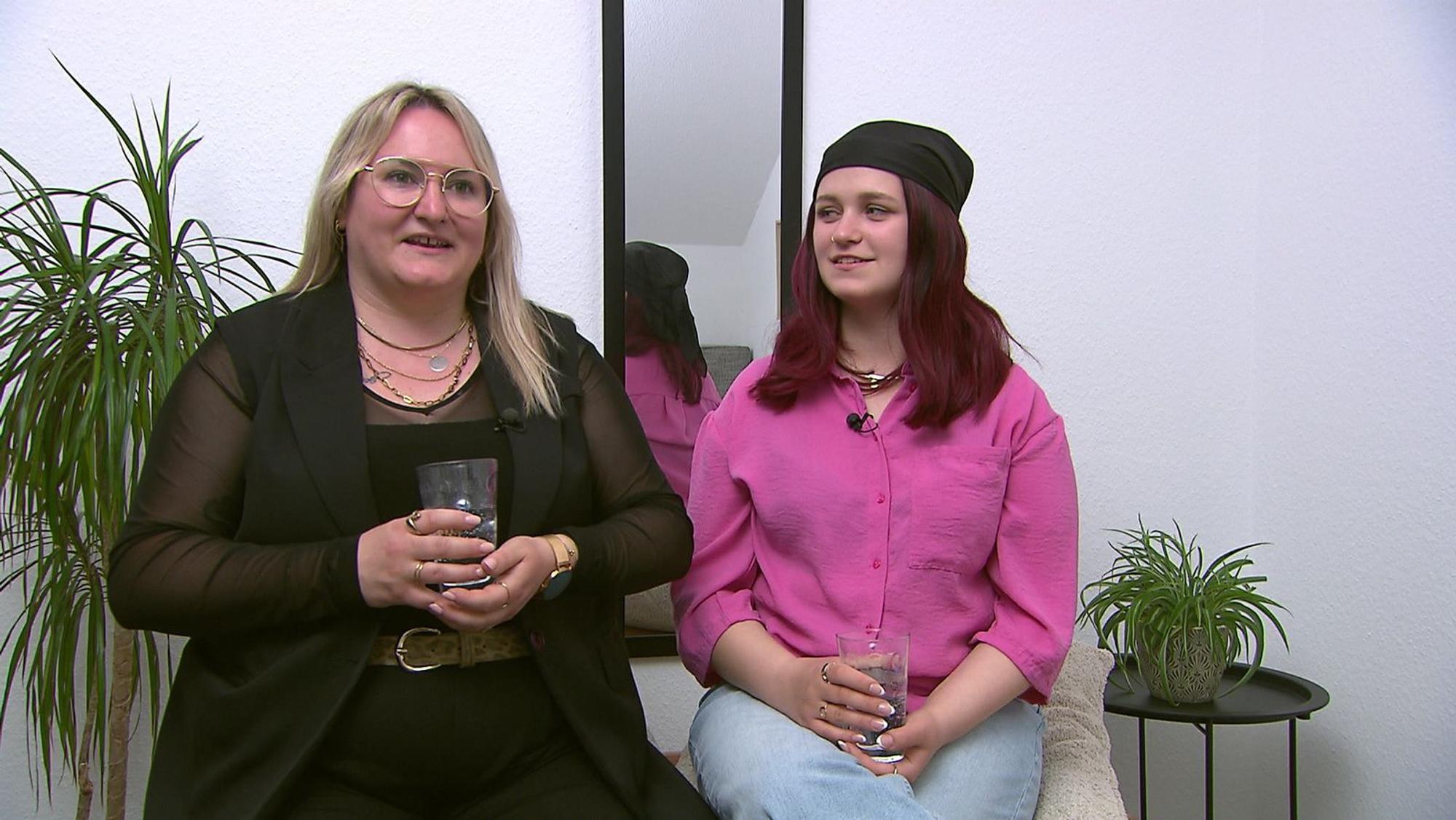 Lorene (links) und Maxine (rechts) freuen sich auf das Dinner bei Allie. (Bild: RTL)