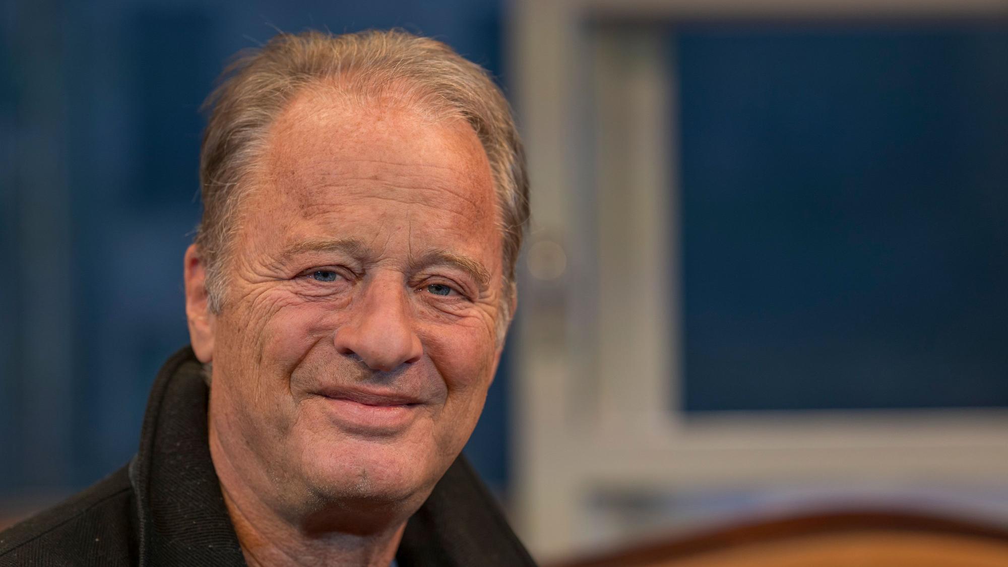 Der Schauspieler Tom Gerhardt im Theater.