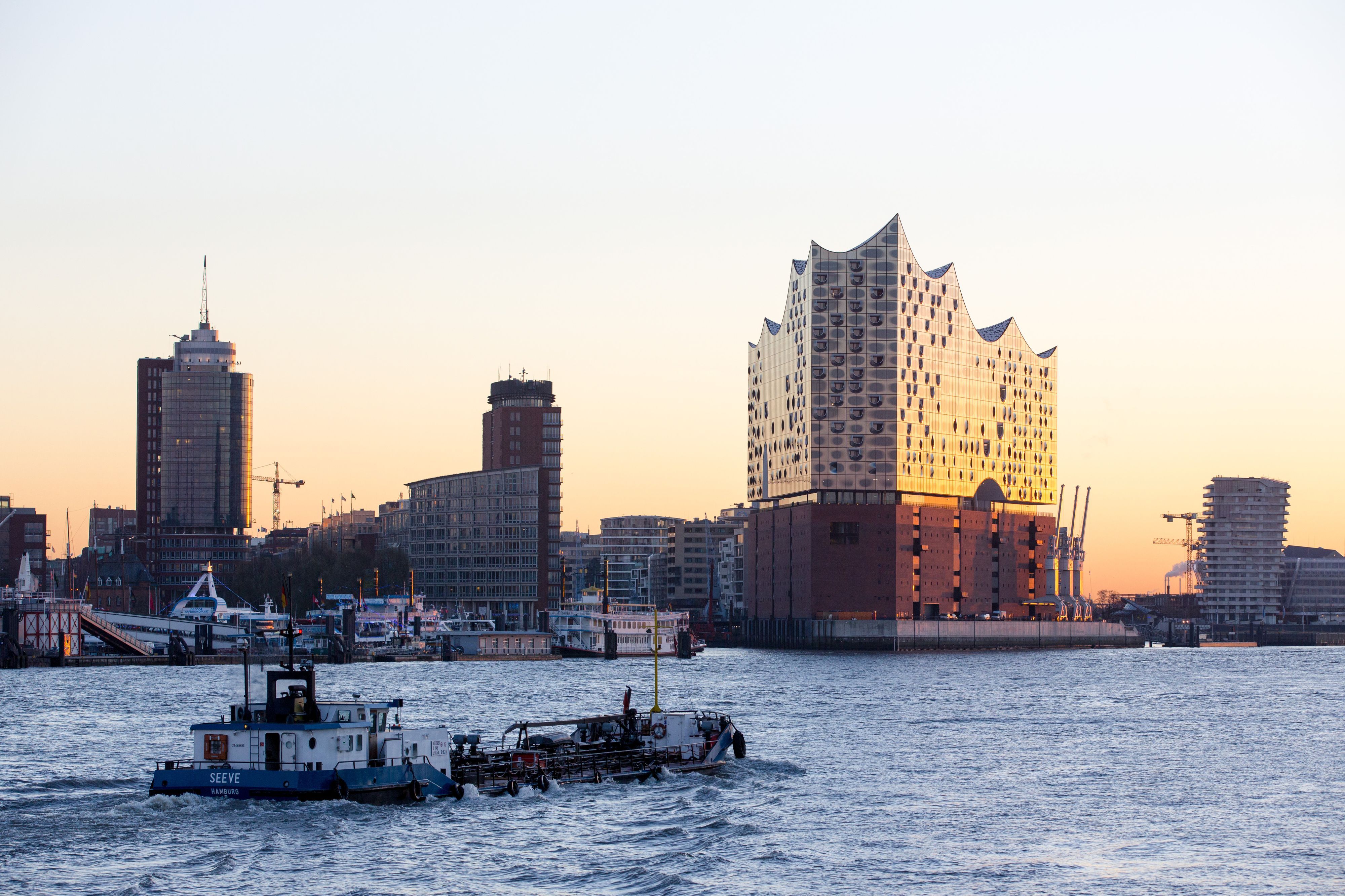 Blick auf die Elbphilharmonie.