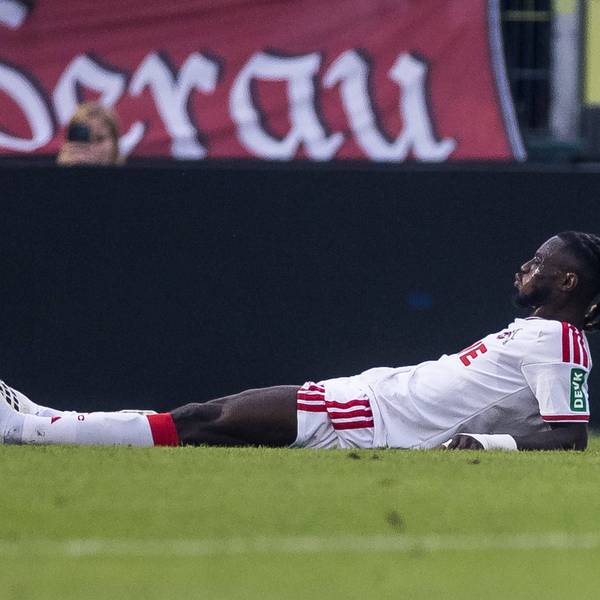 Gideon Mensah musste in Würzburg mit Krämpfen ausgewechselt werden.