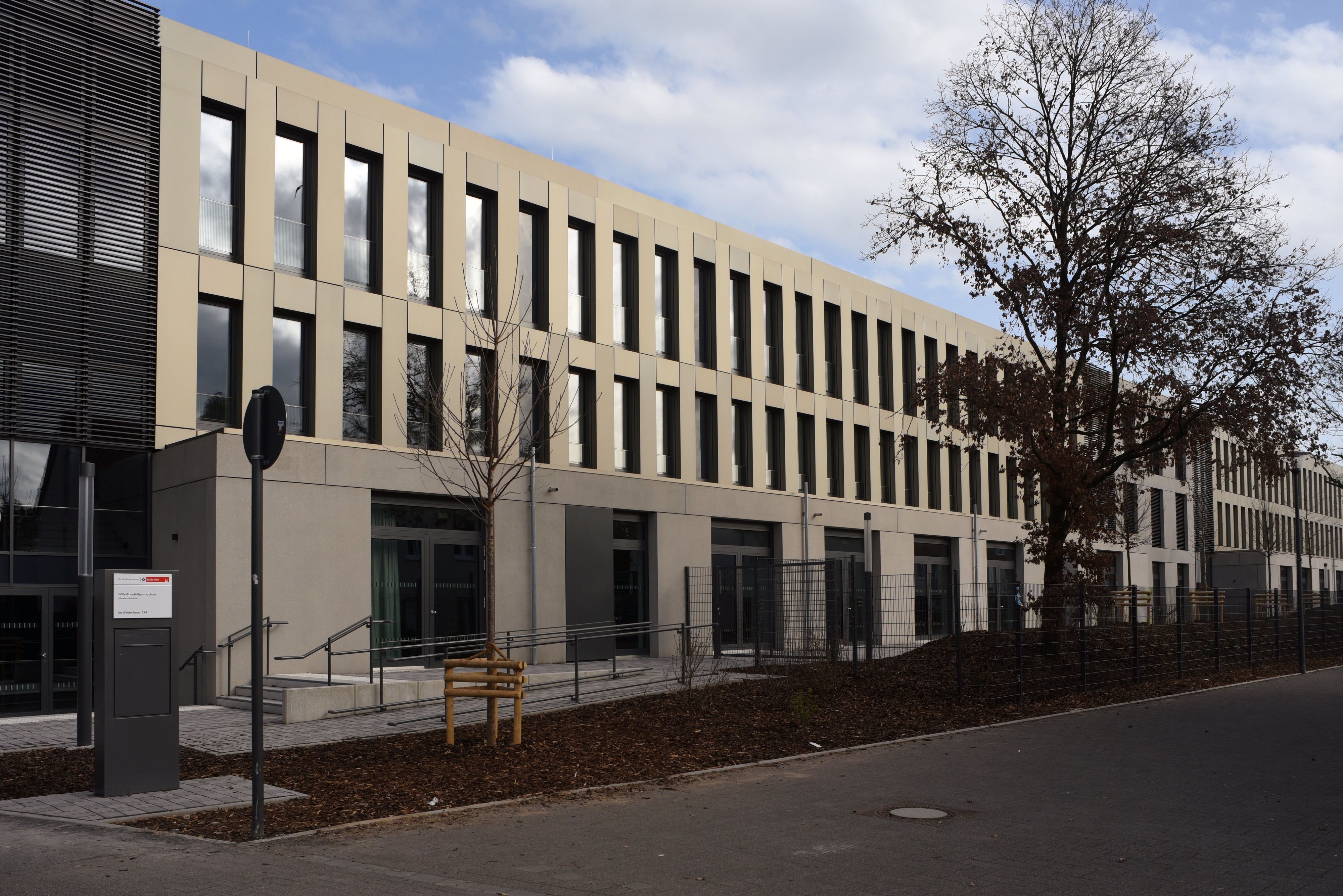 Die Willy-Brandt-Gesamtschule in Höhenhaus hat 2020 ihren Erweiterungsbau eröffnet.